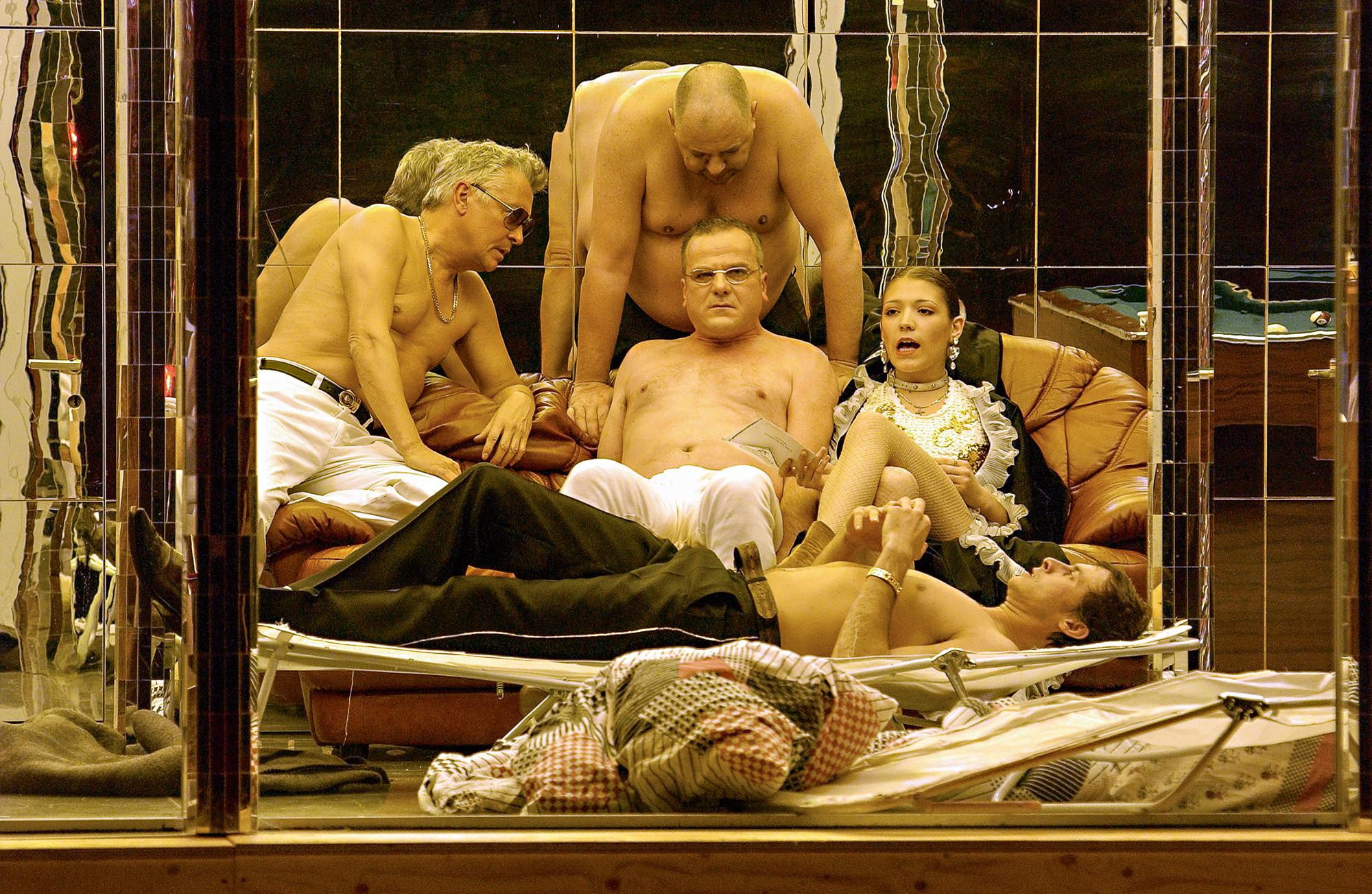 „Der Meister und Margarita“ von Frank Castorf nach dem Roman von Michail Bulgakow an der Volksbühne, 2002