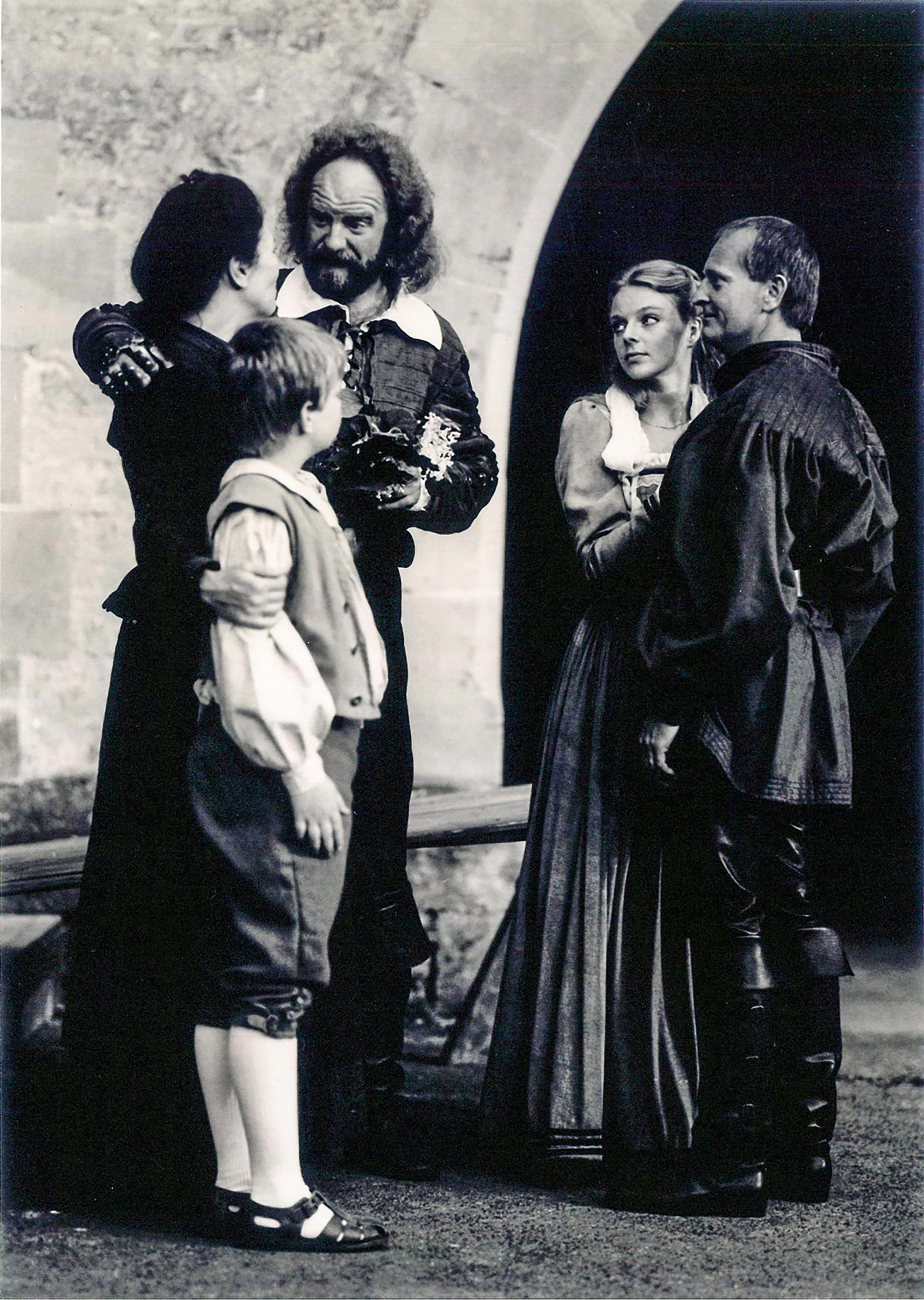 1988: „Götz von Berlichingen“ Reiner Scheibe (Götz), Brigitte Röttgers (Elisabeth), Britta Bayer (Maria), Manfred Schermutzki (Sickingen), Gottfried Baron von Berlichingen oder Timo Dietz (Karlchen)