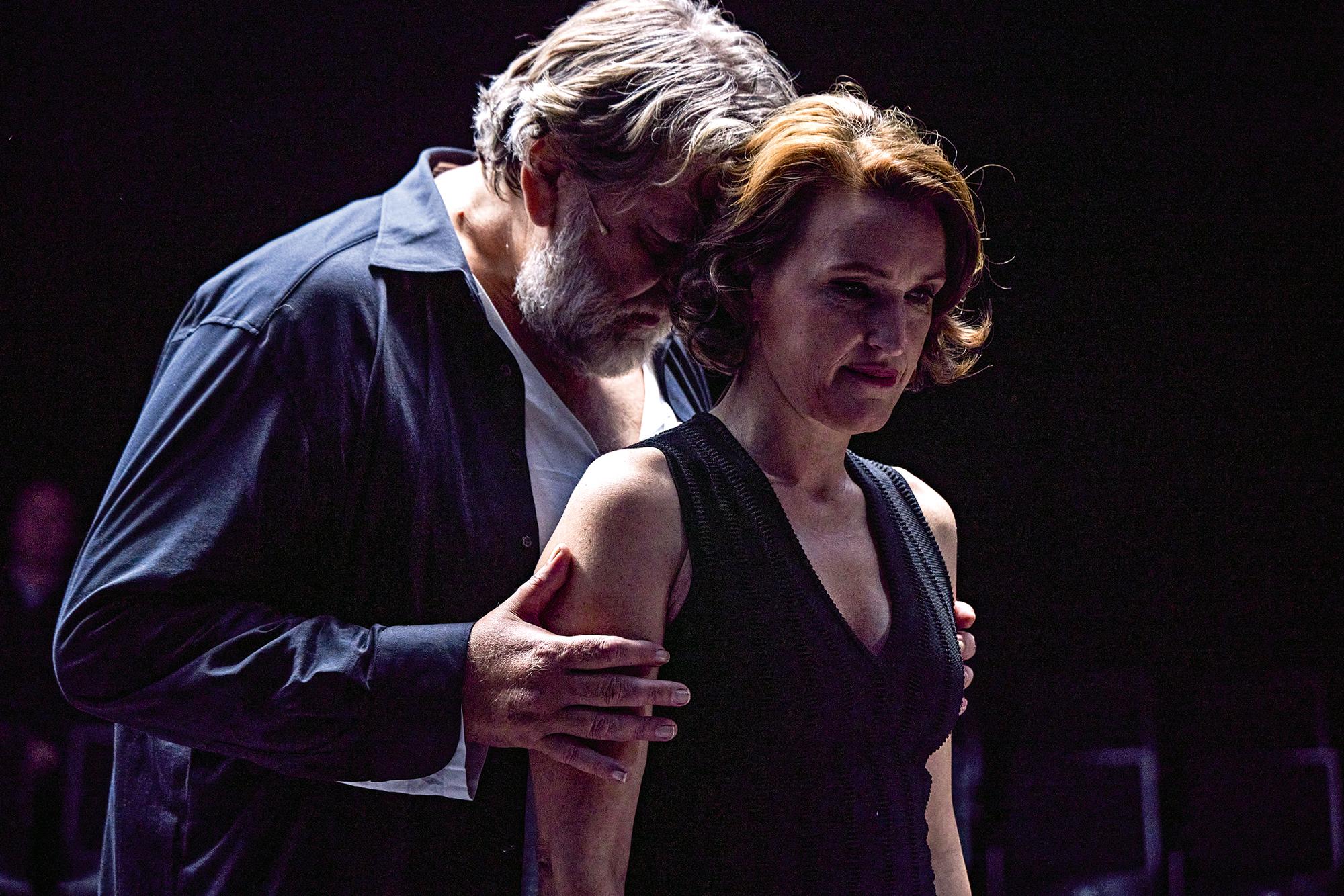 Andreas Beck und Birgit Unterweger in „Onkel Wanja“ von Anton Tschechow, Deutsch von Angela Schanelec nach einer Übersetzung von Arina Nestieva in Regie von Itay Tiran am Schauspiel Köln