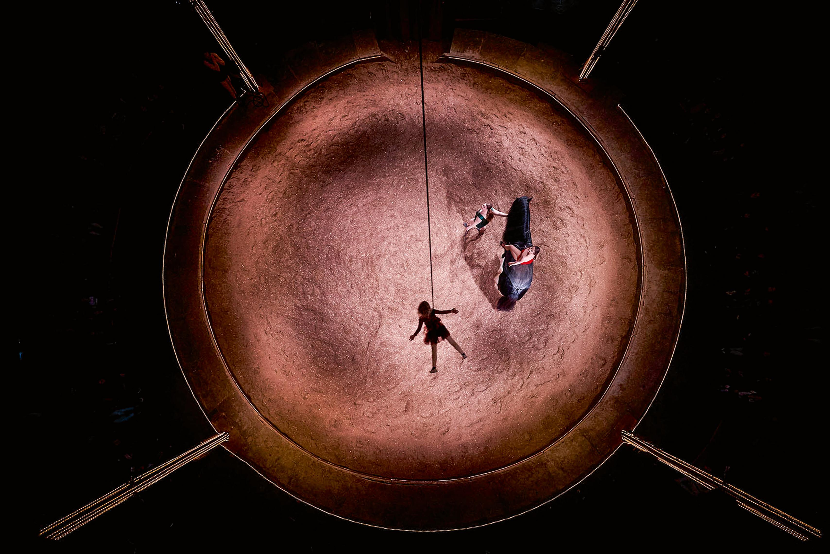 „J’accrocherai sur mon front un as de coeur“ von Kompanie Pagnozoo / Anne-Laure Liégeois. Inszenierung Anne-Laure Liégeois. 2017. Foto Christophe Raynaud de Lage