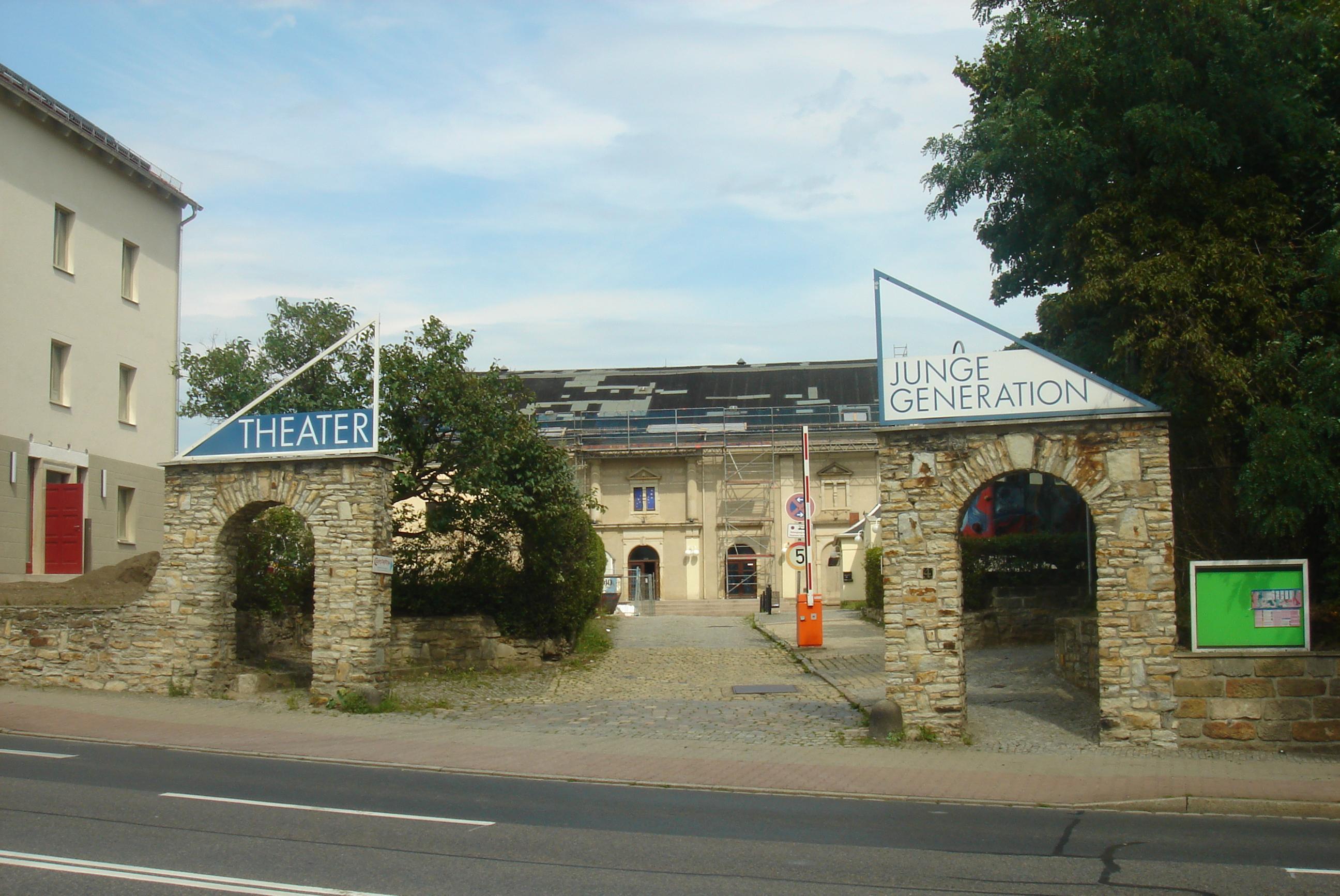 Theater Junge Generation Dresden-Cotta, Blick von der Meißner Landstraße aus