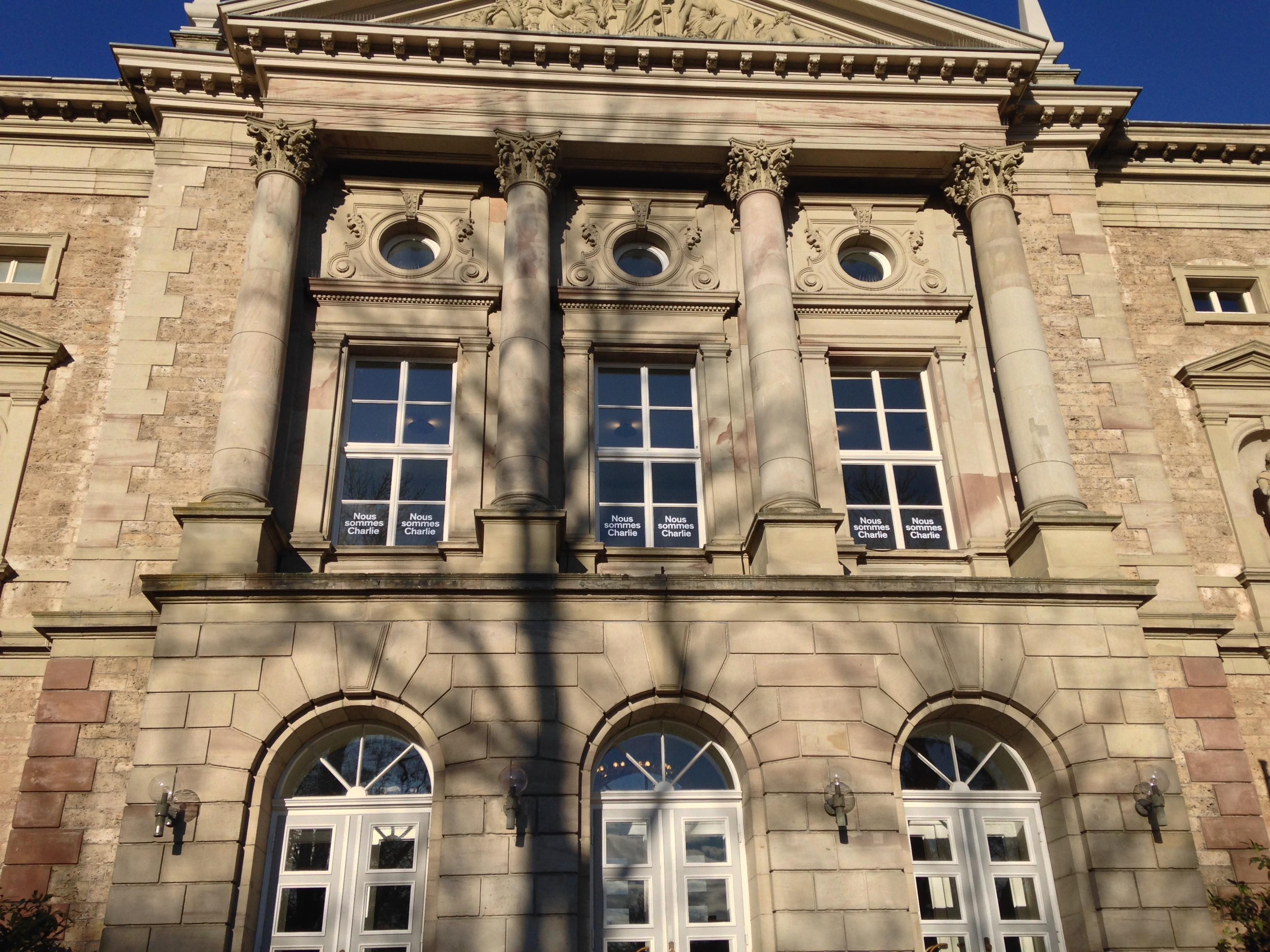 Front des Deutschen Theaters Göttingen