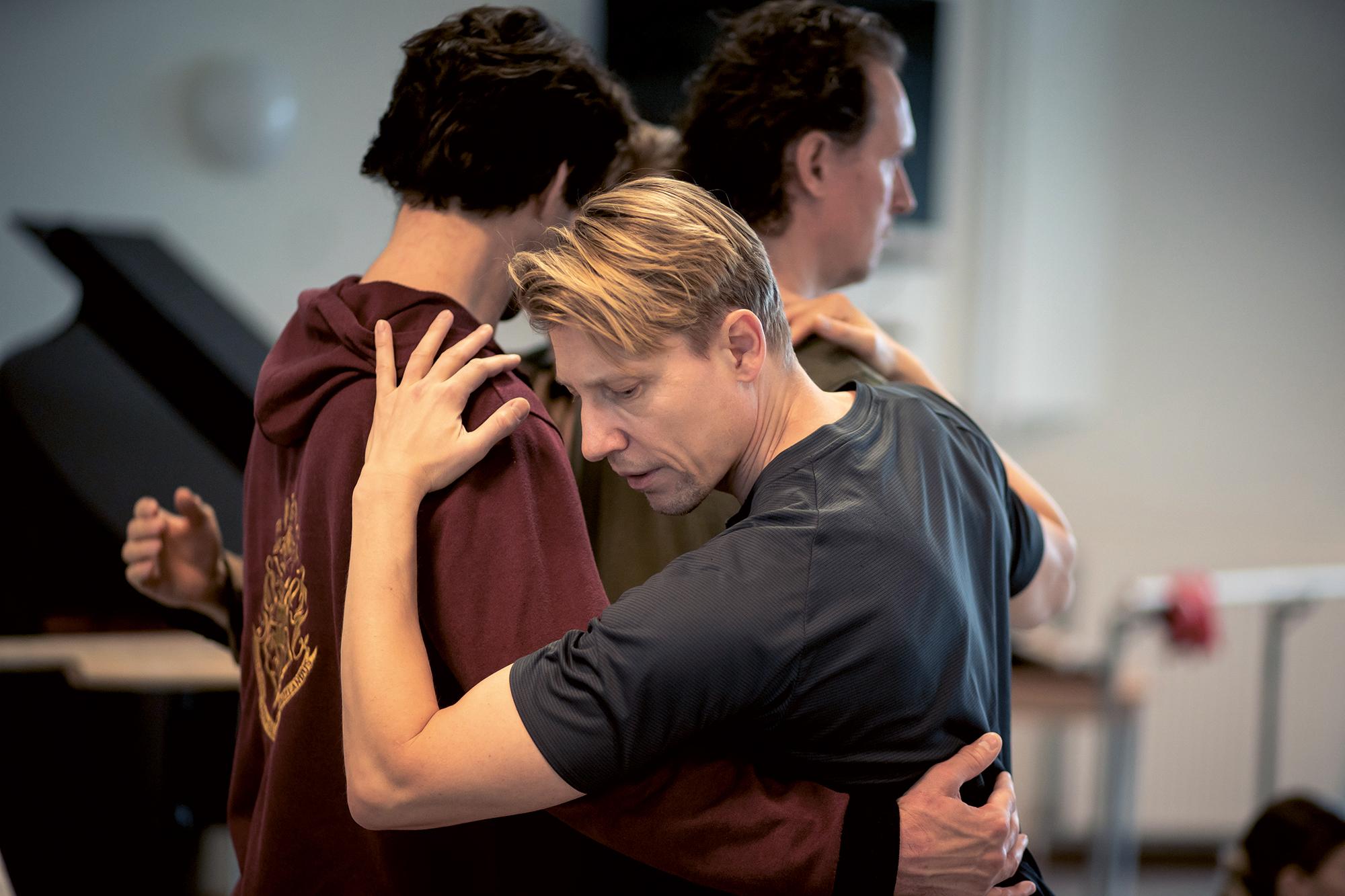 „Kaiserrequiem“, Probe, Regie und Choreografie Andreas Heise, Bühne und Kostüm Sascha Thomsen, Wiener Staatsballett, Solisten und Solistinnen, Chor und Orchester der Volksoper Wien, Wien, 2025