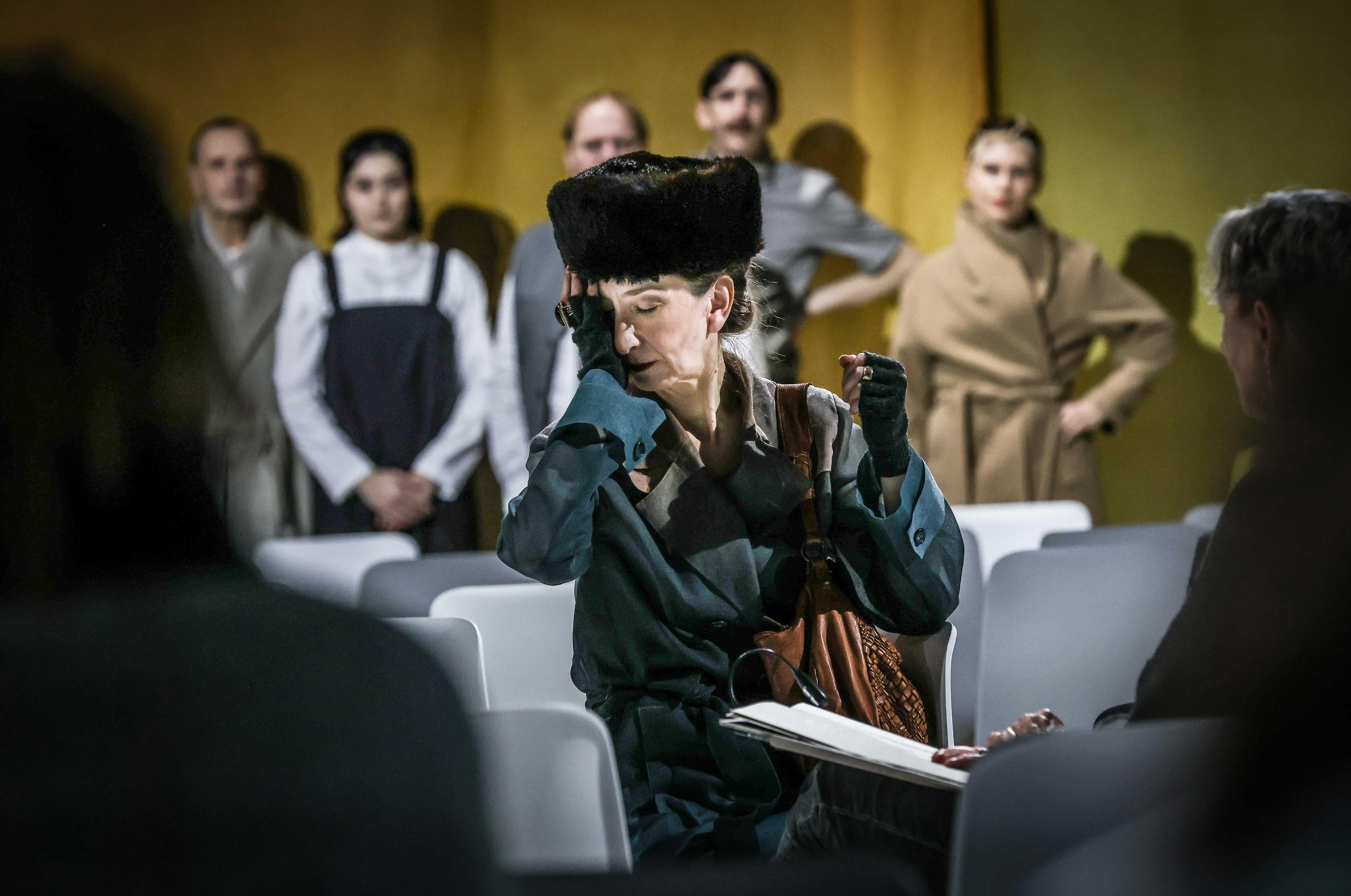 Claudia Hübbecker als Irmgard Keun in „Die fünf Leben der Irmgard Keun“ am Schauspielhaus Düsseldorf.