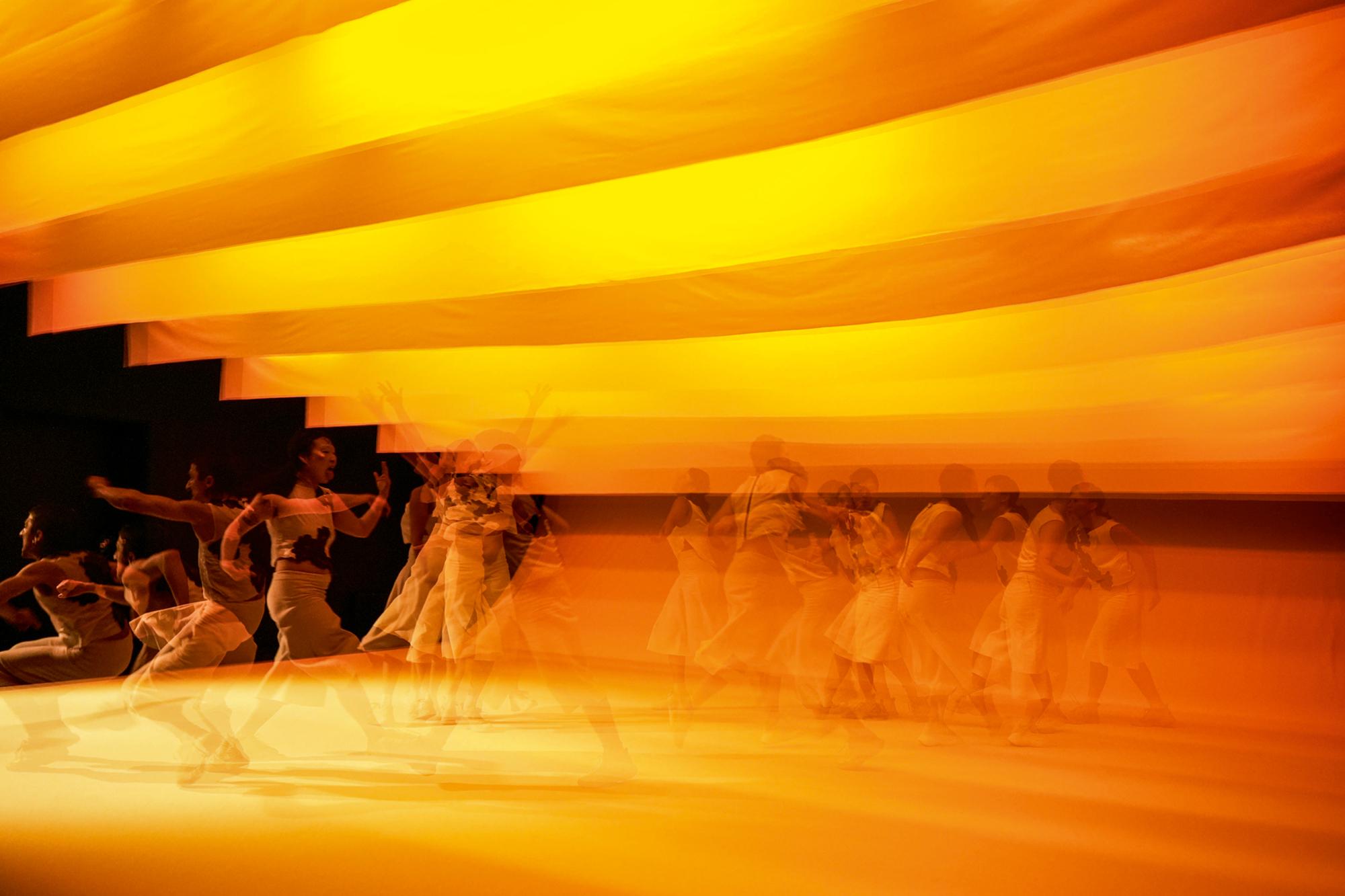 Szene aus „The Garden Of Falling Sands“ von Yolanda Morales am LICHTHOF Theater
