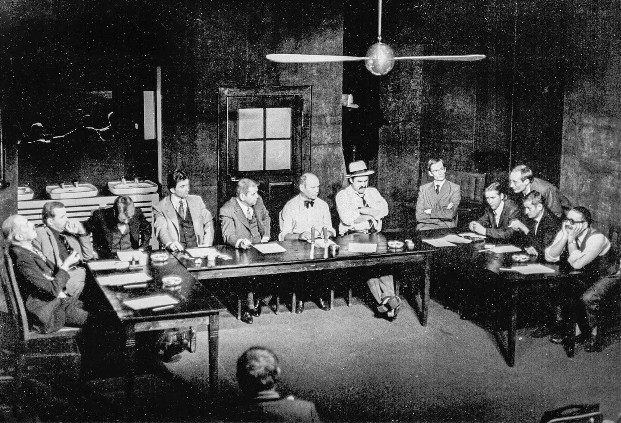Die zwölf Geschworenen (1979) im theater oben, Opernhaus