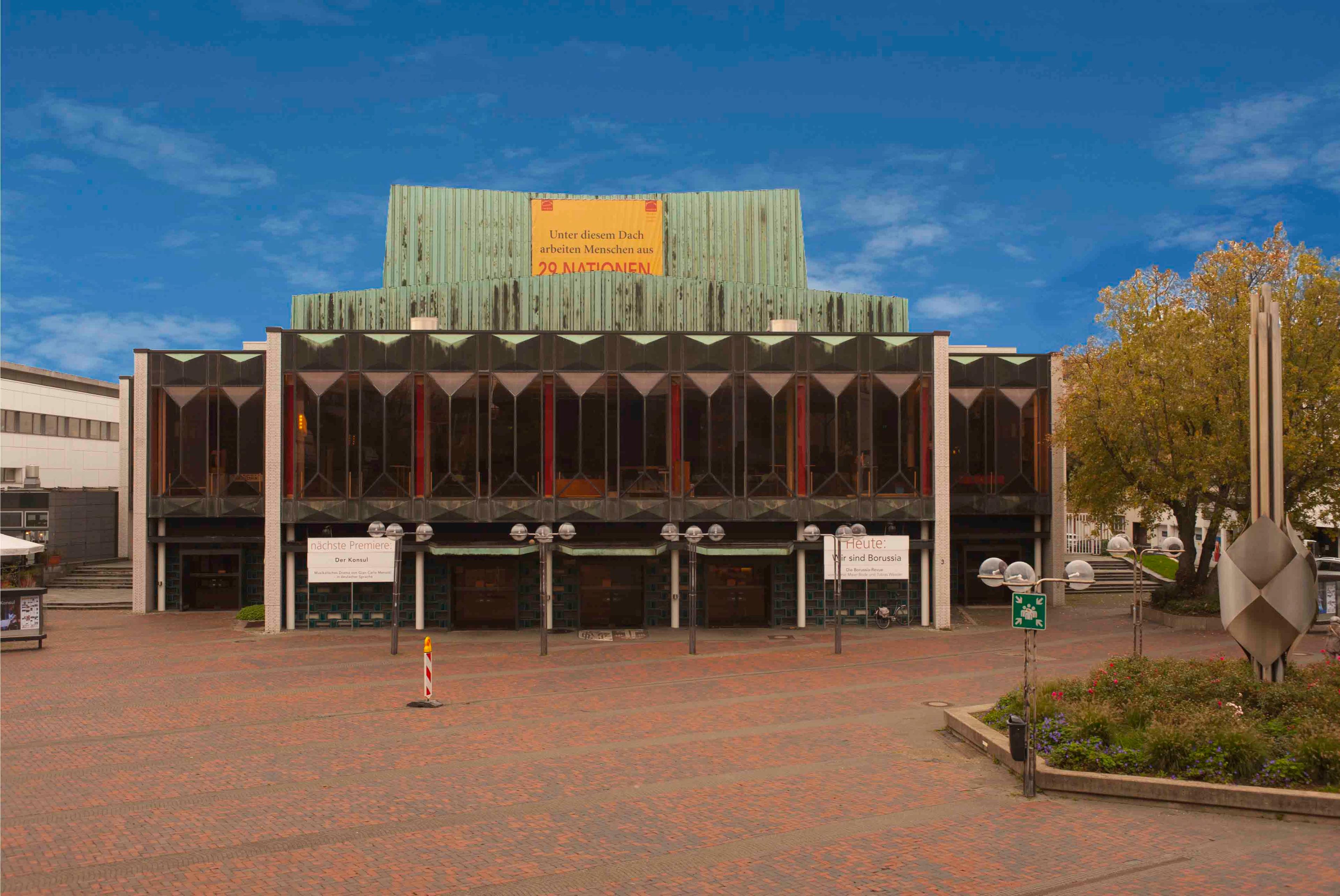 Der Theatervorplatz in Krefeld. Das Ärgernis des Jahres? 
