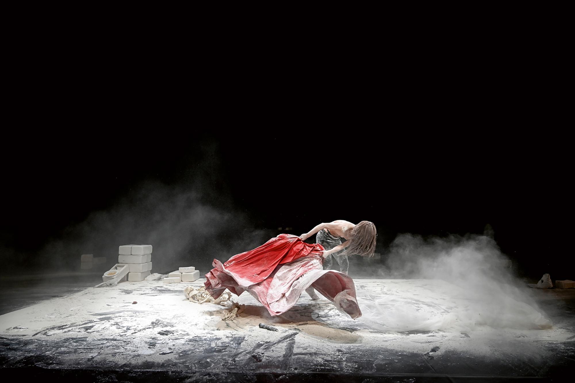 „Antigone“ von Roland Schimmelpfennig nach Sophokles in der Regie von Karin Beier am Deutschen Schauspielhaus Hamburg