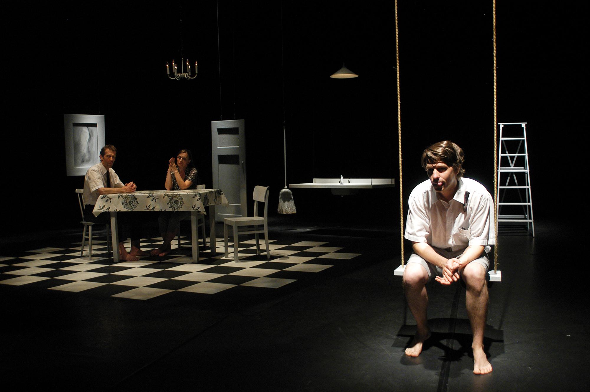 Theaterlabor/One Yellow Rabbit, Smash, Cut, Freeze, 2012