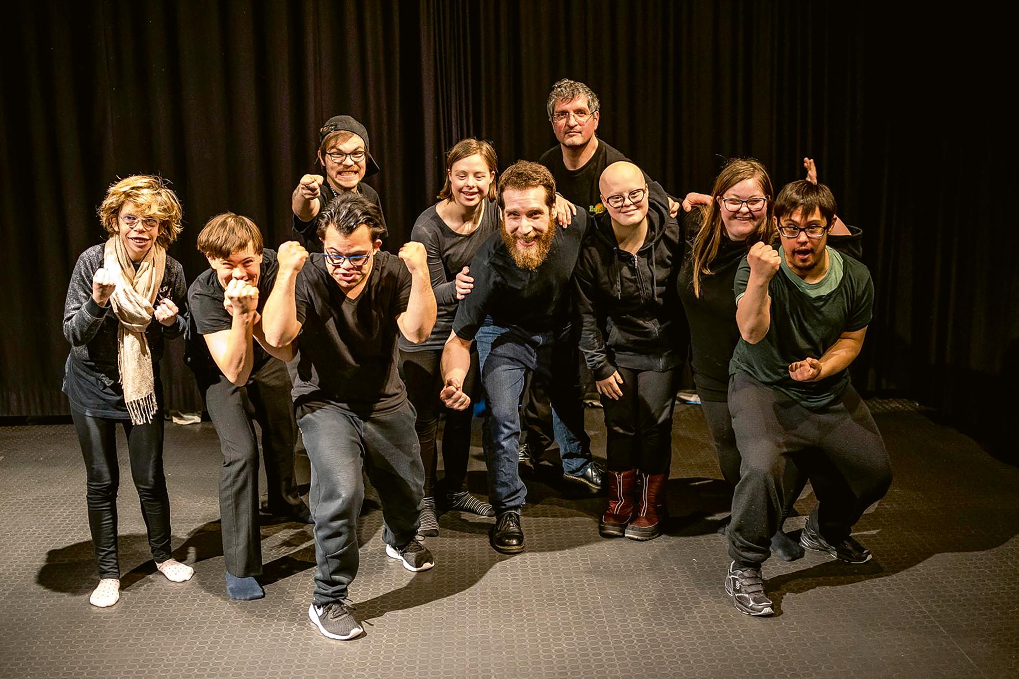 Jan Meyer und Schauspieler*innen der Freien Bühne München