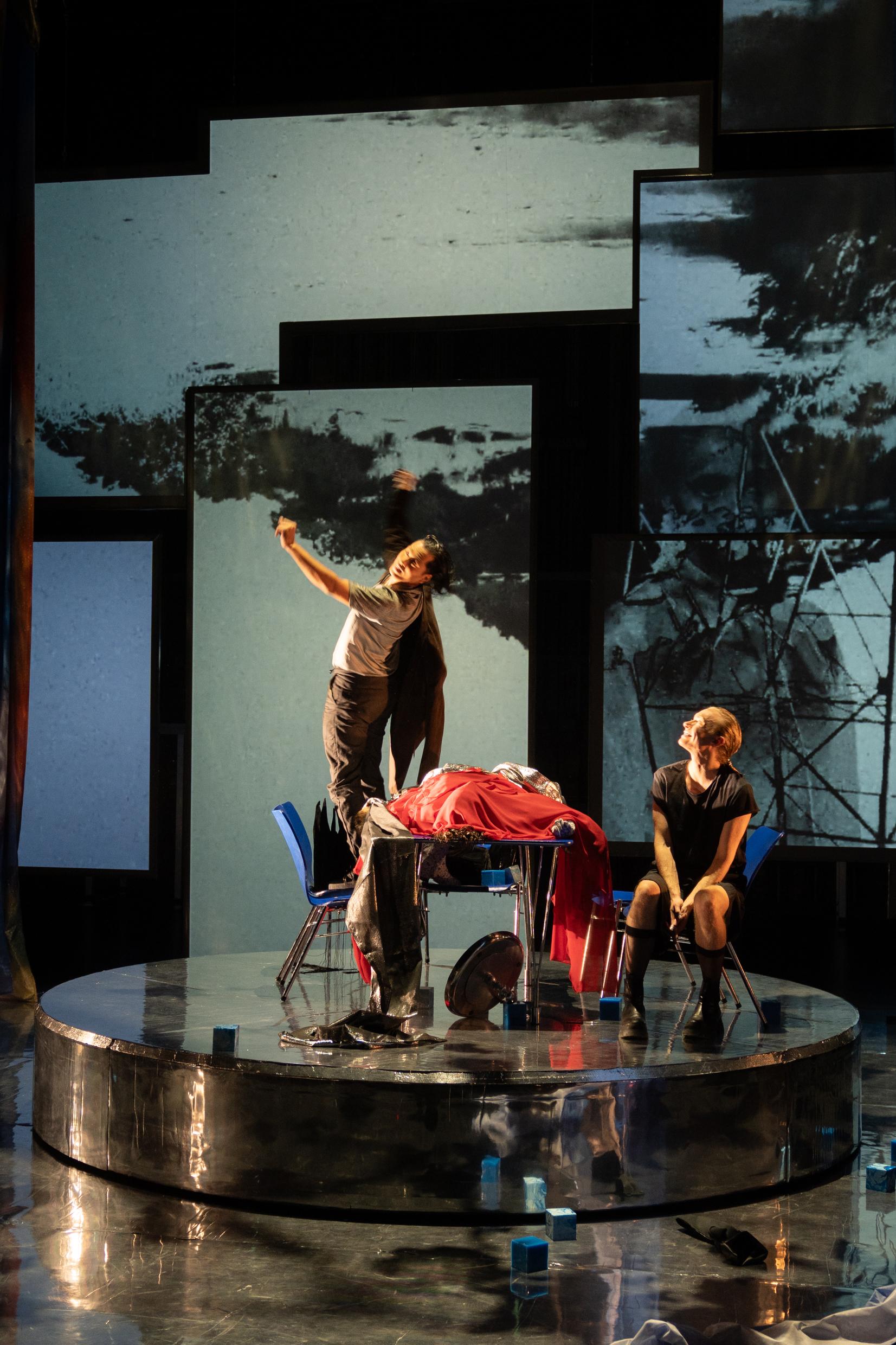 „rhapsody“ in der Regie von Azeret Koua beim Radikal jung Festival am Münchner Volkstheater. Foto Joachim Dette