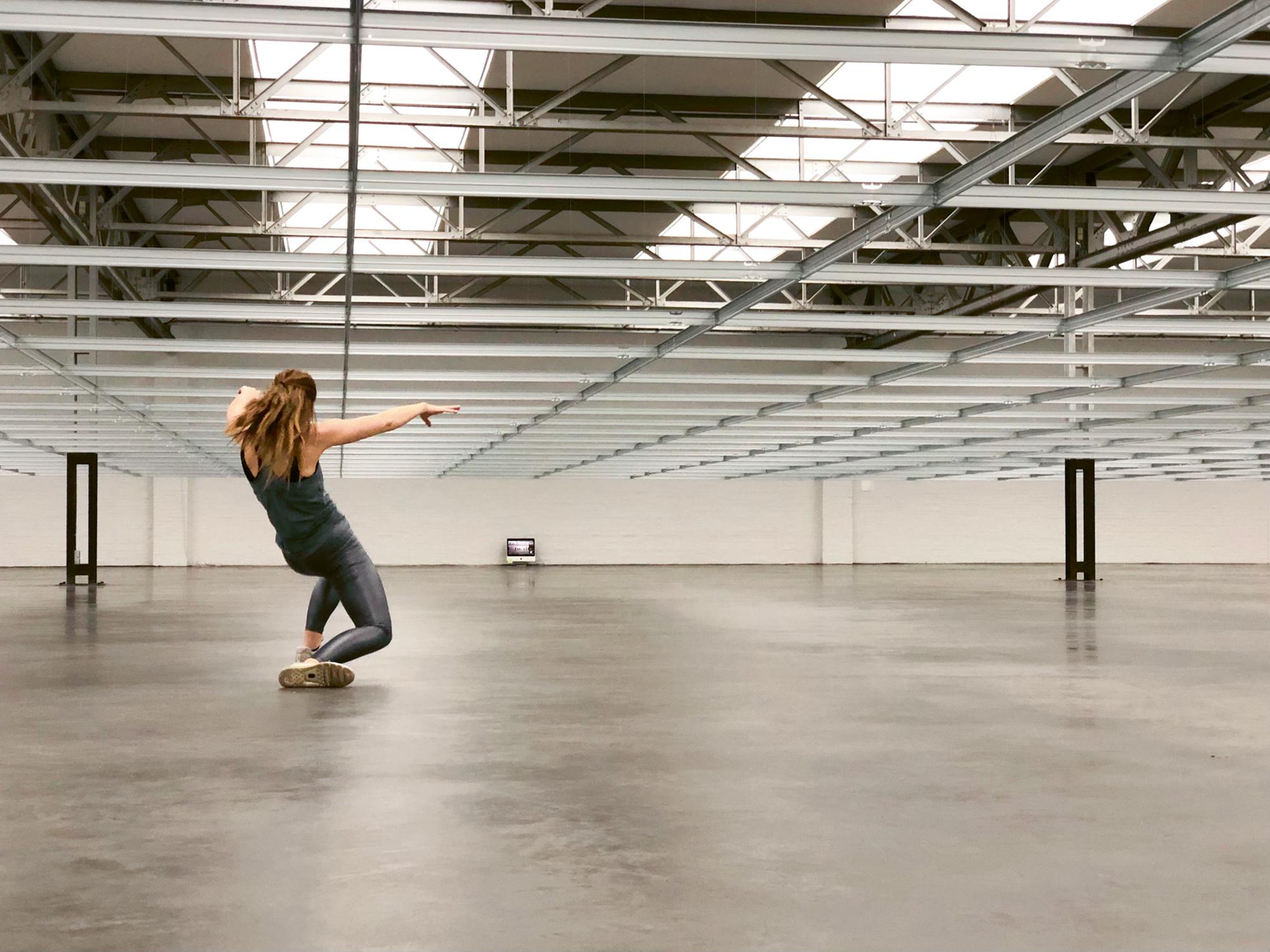 Practicing and live streaming National Chain 2020/Social Practices, Rita McBride, Alexandra Waierstall and Fontys Dance Academy with Jolanda Bazzi at De Pont Museum in Tilburg, 2021