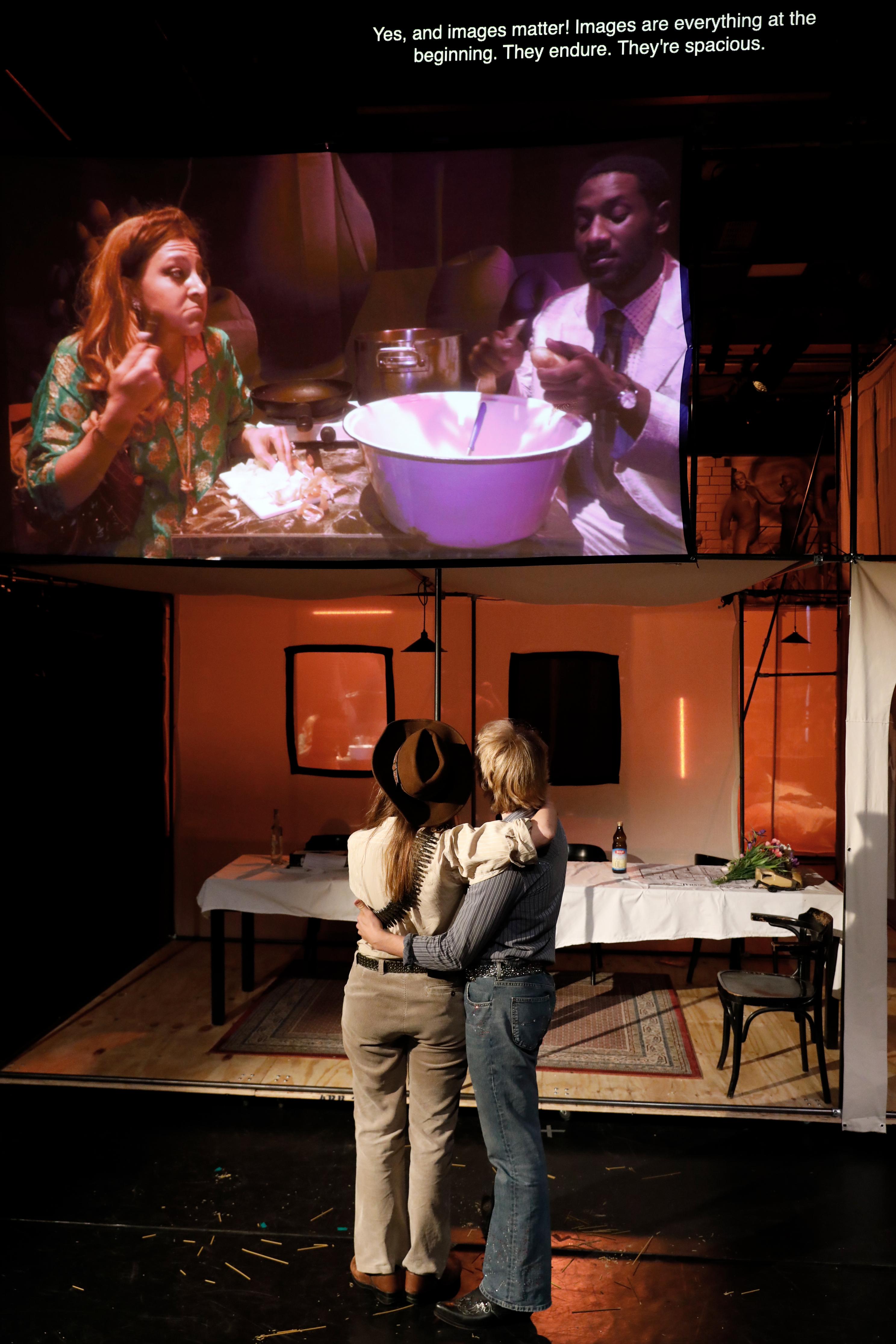 „Truemmer“ von Jan Koslowski und Marlene Kolatschny am Ballhaus Ost. Foto Amelie Amrei Kahn-Ackermann