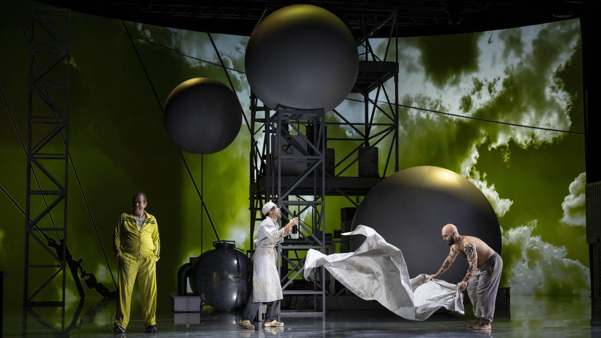 Szenen aus „The Tempest“ Oper von Frank Martin nach William Shakespeare an der Oper Genf.