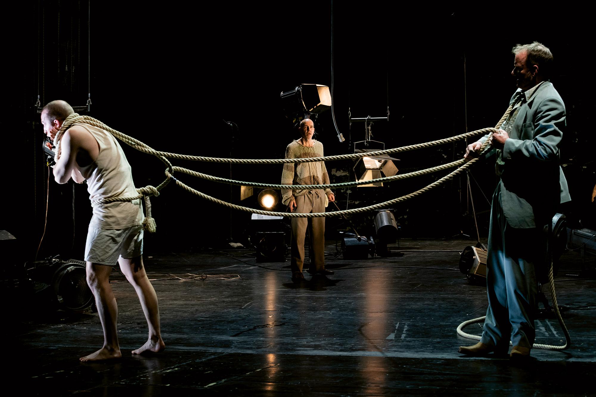 „Warten auf Godot“ von Samuel Beckett in der Regie von Luk Perceval am Berliner Ensemble
