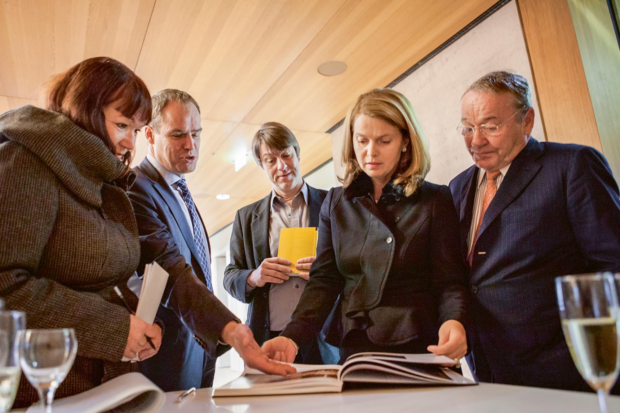v.l.n.r.: Ingrid Thoms-Hoffmann, Oberbürgermeister Prof. Dr. Eckart Würzner, Barbara und Wolfgang Marguerre bei der Eröffnung 2012
