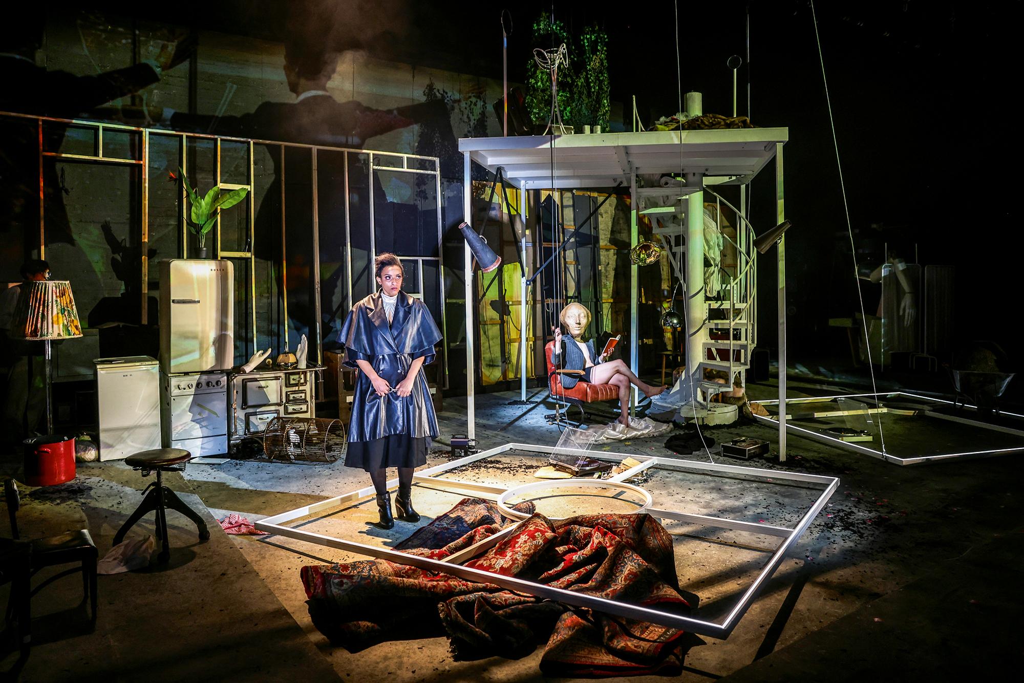 Fnot Taddese und Jonas Friedrich Leonhardi in „Die Gischt der Tage“ nach dem Roman von Boris Vian.  Regie Bernadette Sonnenbichler am Düsseldorfer Schauspielhaus