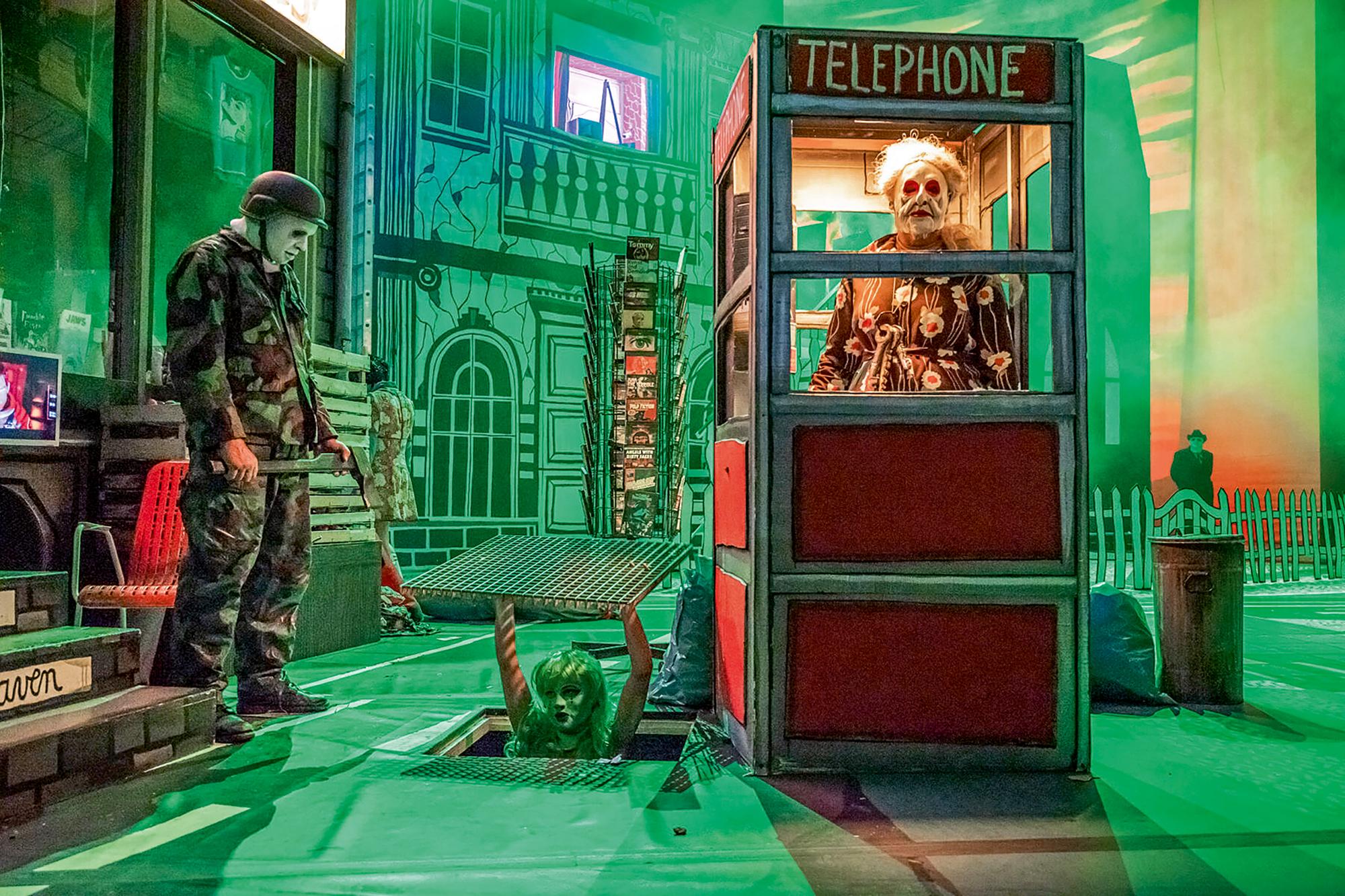 „Peer Gynt“ von Henrik Ibsen. Regie, Bühne, Musik Vegard Vinge, Ida Müller, Trond Reinholdtsen an der Volksbühne am Rosa-Luxemburg-Platz