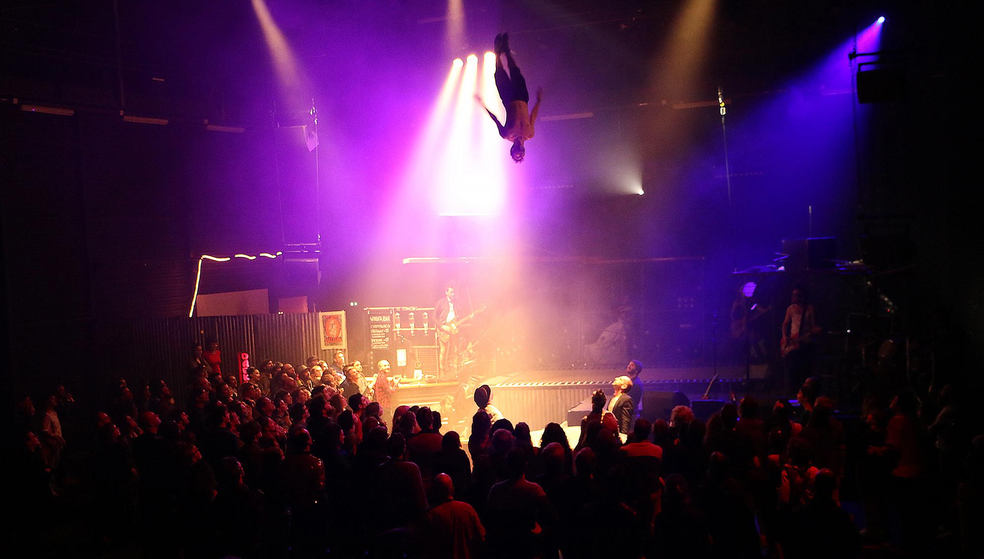 Extrême Night Fever, Cirque Inextremiste © Laetitia Baranger