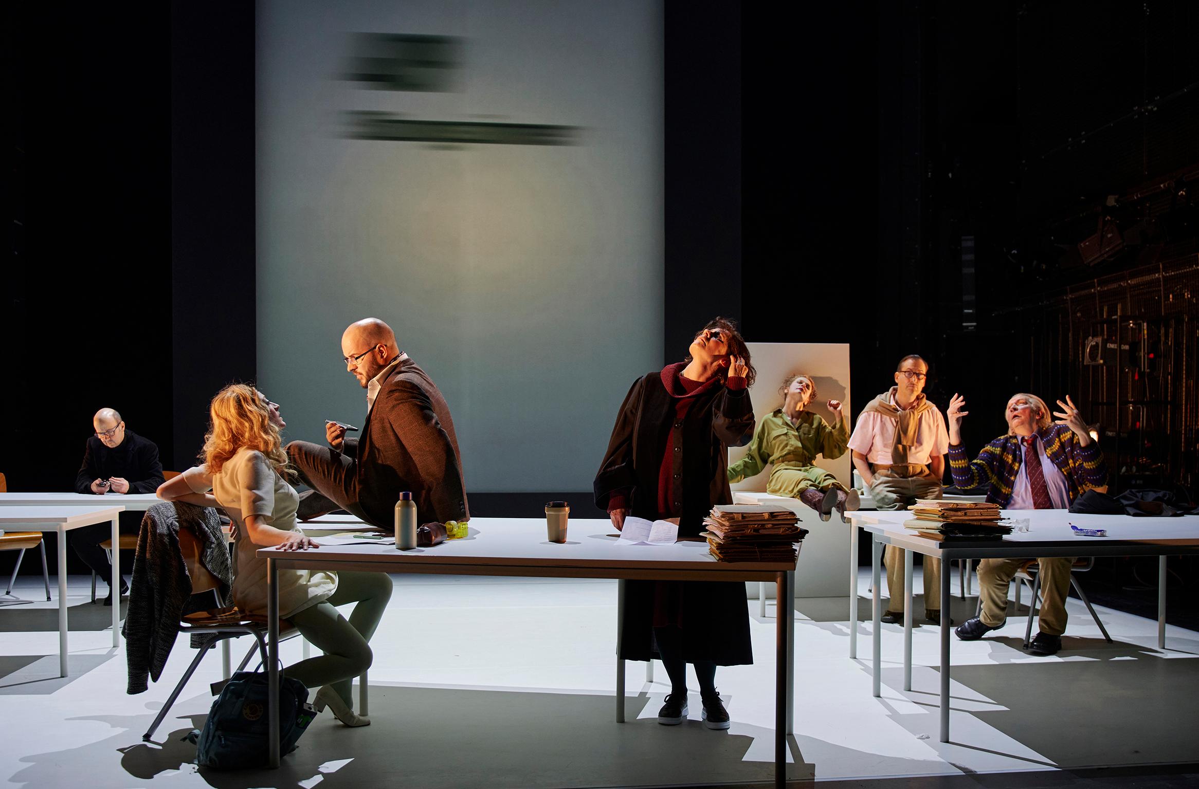 Gerichtsdrama mit Sprachwitz und Groteske: „Tag der Ansteckung”, Regie Christoph Diem am Staatstheater Braunschweig. Foto Thomas M. Jauk/Stage Pictures