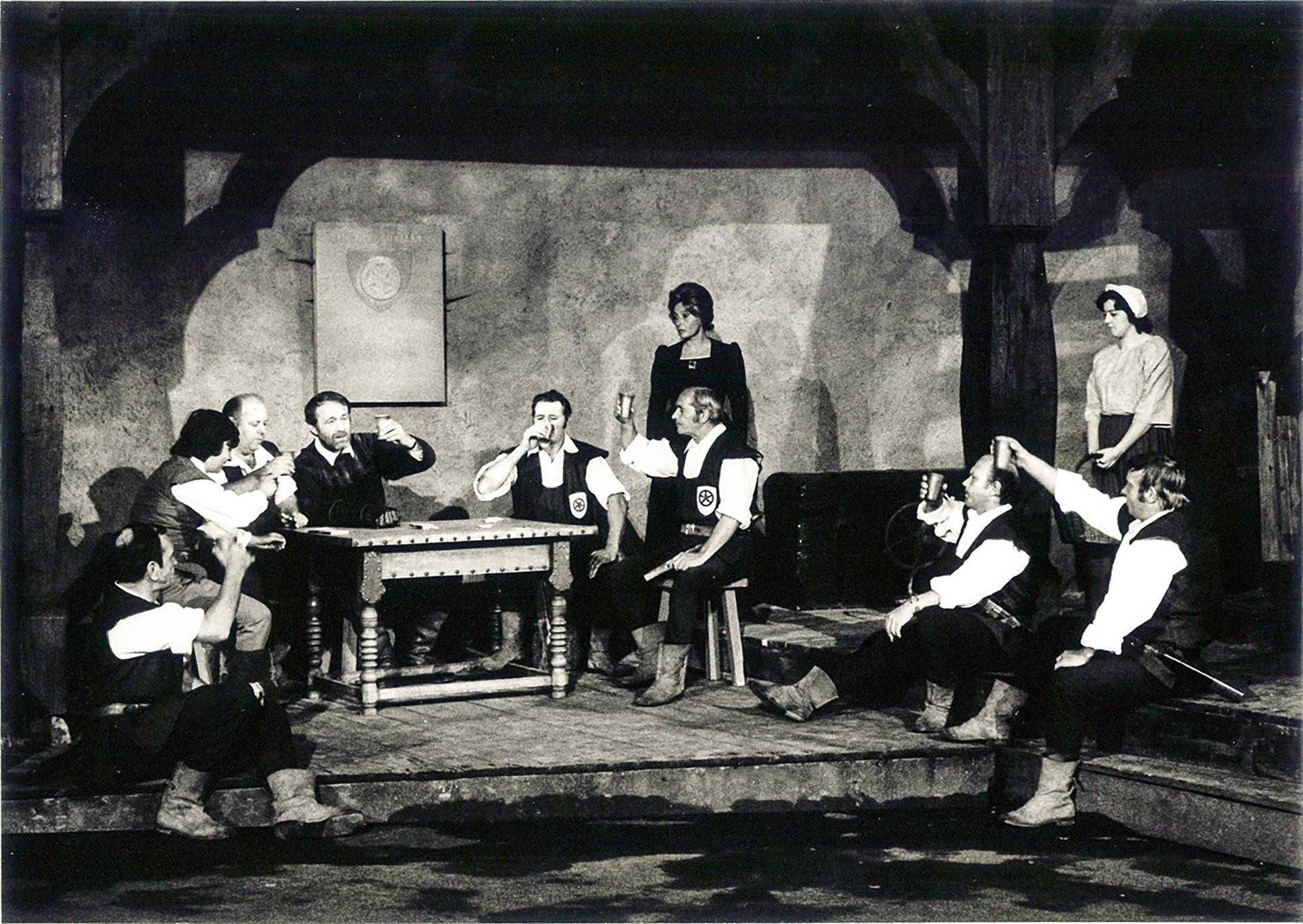 1974: „Götz von Berlichingen“ „Es lebe die Freiheit“: Alexander Kerst (Götz), Ruth Kähler (Elisabeth), Michael Oenicke (Georg), Jagsthäuser Laien (Götzknechte)