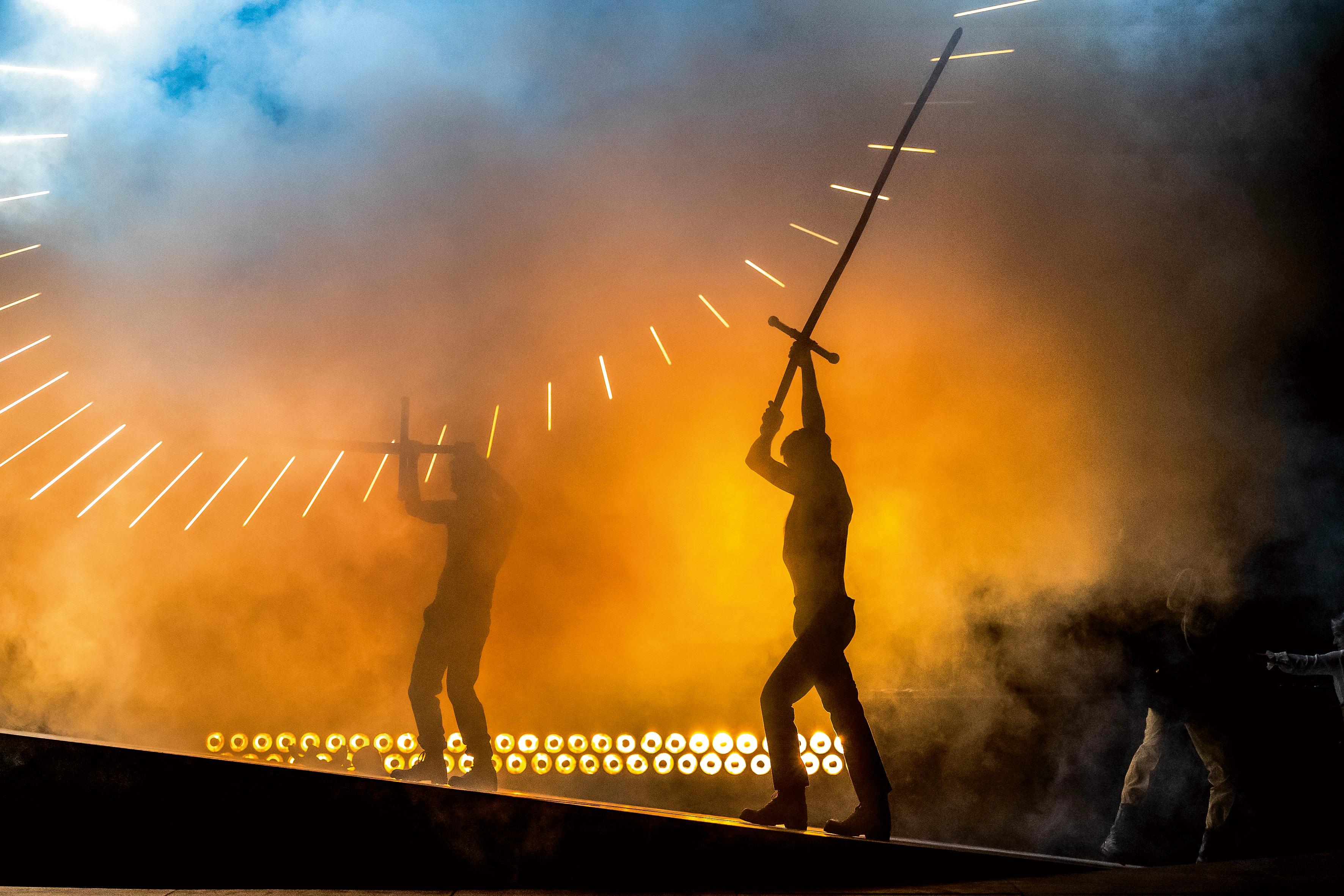 Nicht erziehen, aber herausfordern: Frank Behnke beginnt als Schauspielchef in Meiningen mit dem Doppelabend „Julius Caesar/ Die Politiker“. Foto Jochen Quast