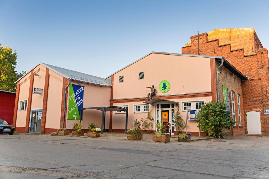 Theater des Lachens Frankfurt (Oder), Frontseite neu