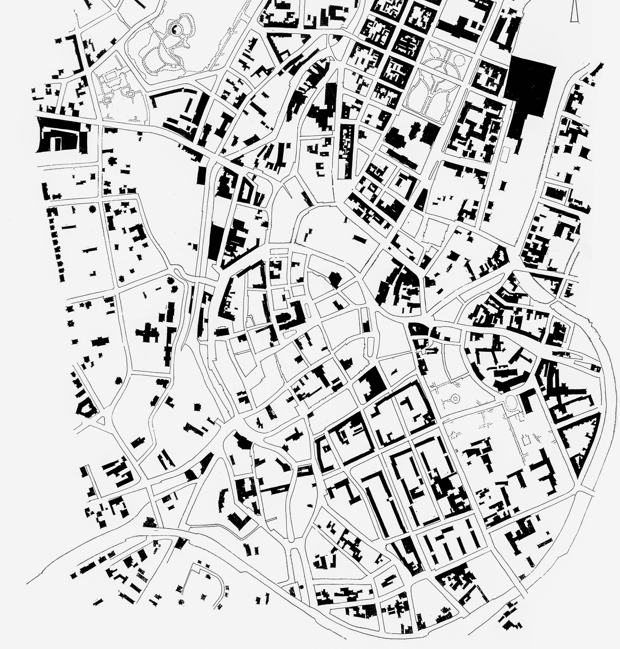 „Das Zentrum von Karl-Marx-Stadt nach 1945“. Die Zeitangabe lässt den Zustand unmittelbar nach Kriegsende vermuten, allerdings zeigt der Plan bereits erste Neubebauungen an der Wilhelm-Pieck-Straße/Innere Klosterstraße (1953–1956).