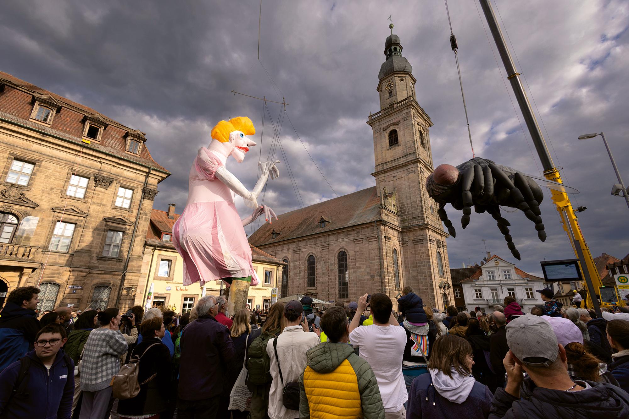 Stefanie Oberhoff / Gütesiegel Kultur * + Snuff Puppets, Der Kasper schlägt die Fliegen tot