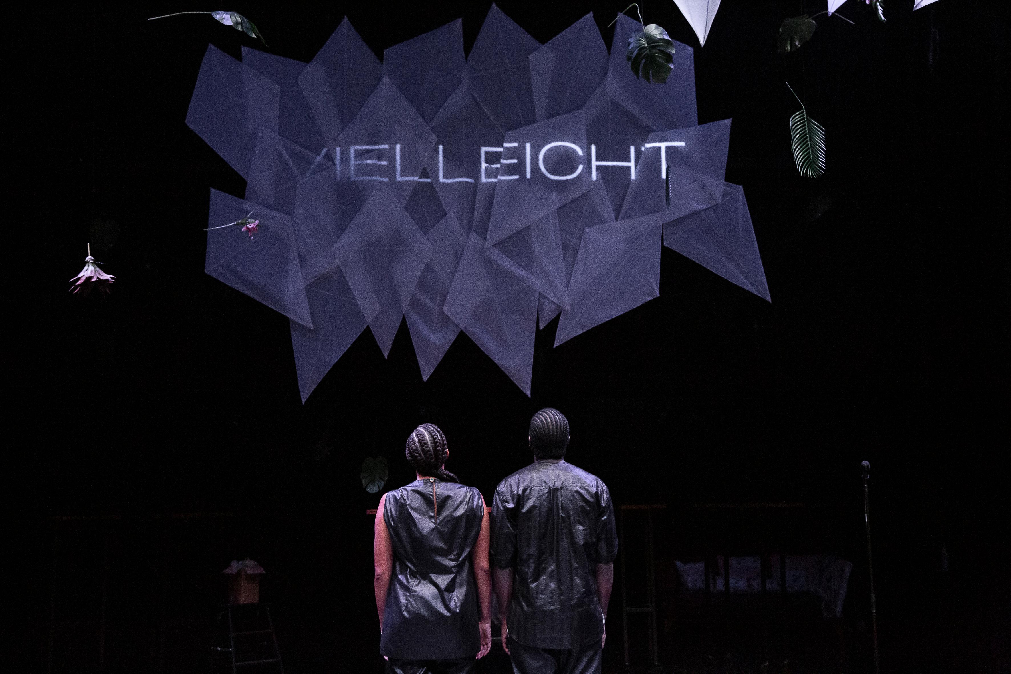 Absent.e pour le moment mit „VIELLEICHT“ auf dem Impulse Theater Festival. 