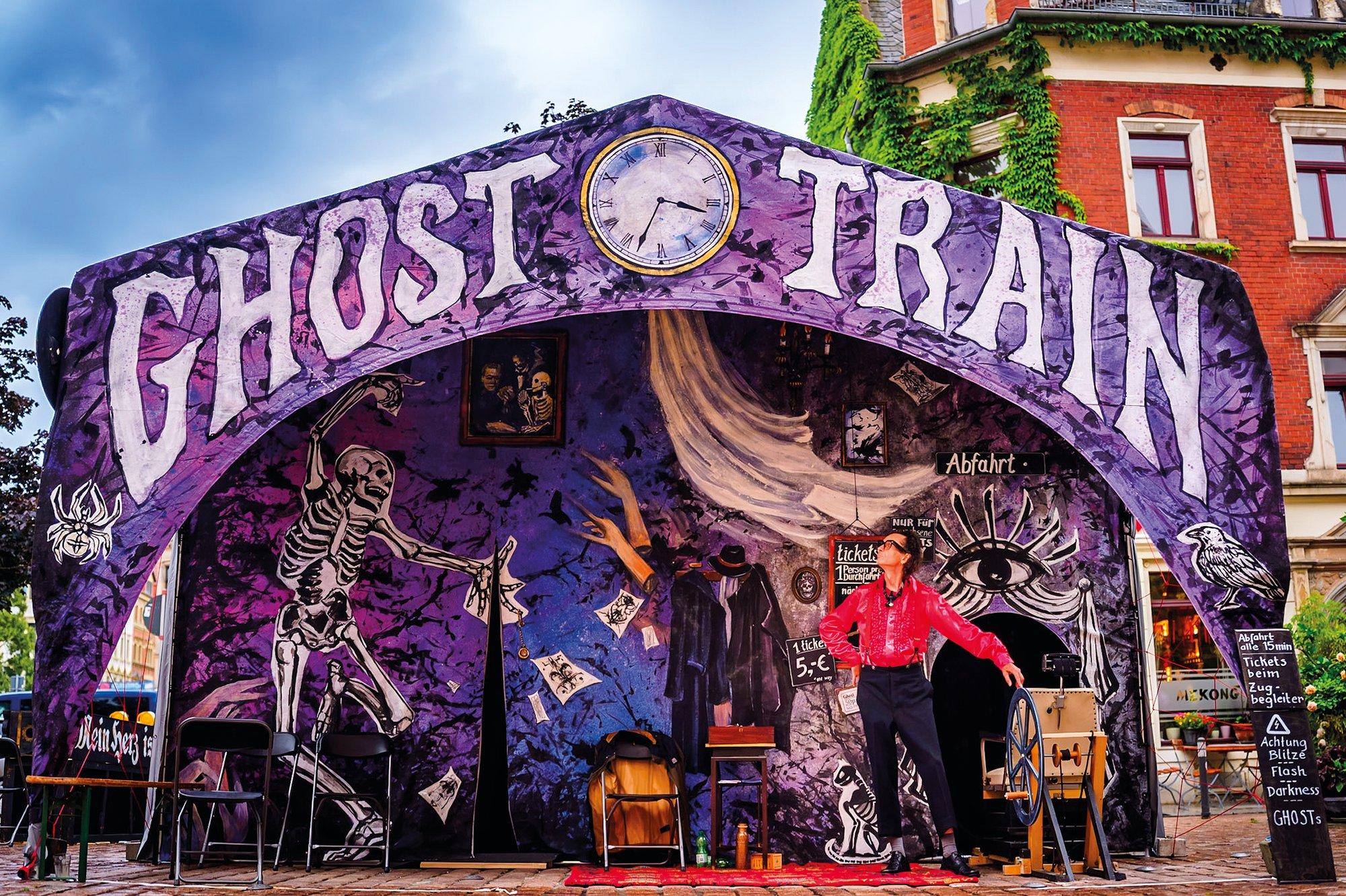 Freaks und Fremde, GHOST TRAIN.