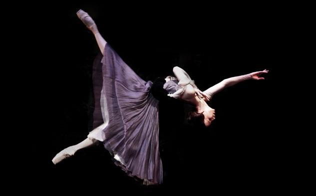 Als Tatjana mit Dmitry Semionov als Onegin in „Onegin“, Staatsballett Berlin, 2011, Foto Maria-Helena Buckley