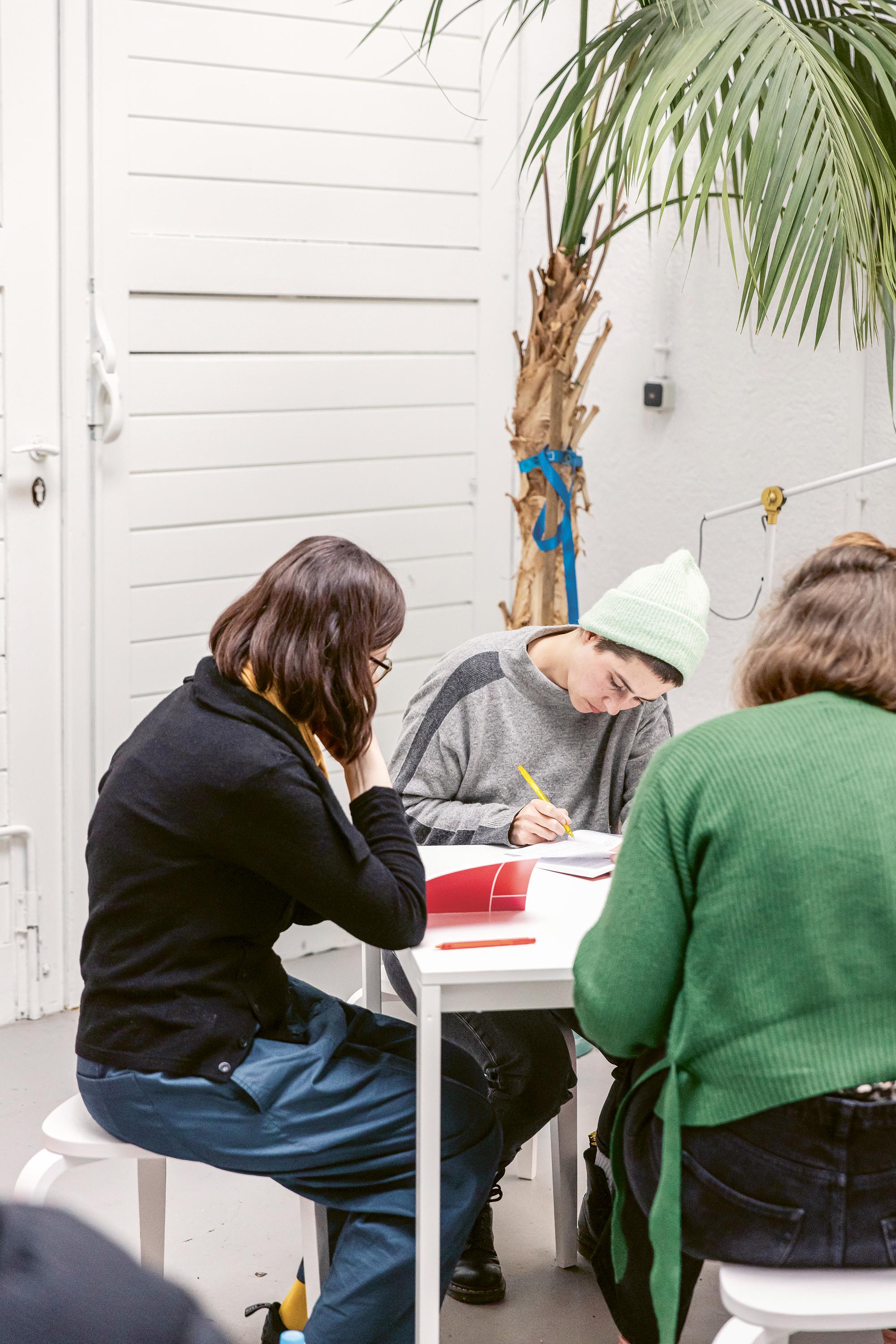 Workshopaufnahme Diskriminierungskritische Perspektiven vom Diskurs zur Theaterpraxis von Nora Patyk, Spurensuche 2023