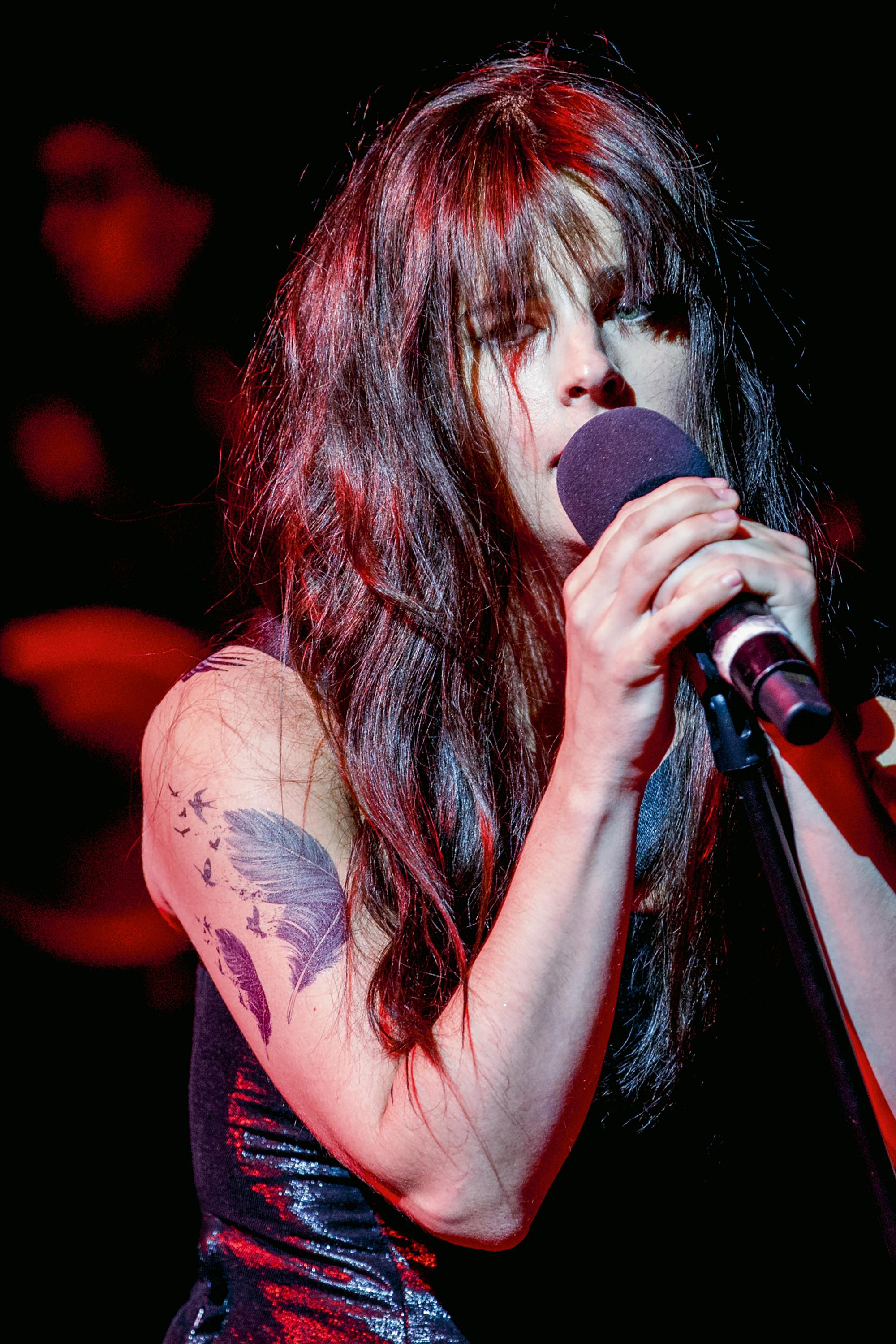 Frida Österberg in „The Broken Circle“, ein Bluegrass-Konzert von Johan Heldenbergh & Mieke Dobbels. Deutsch von Alexandra Schmiedebach. Regie Anna Bergmann am Badisches Staatstheater Karlsruhe