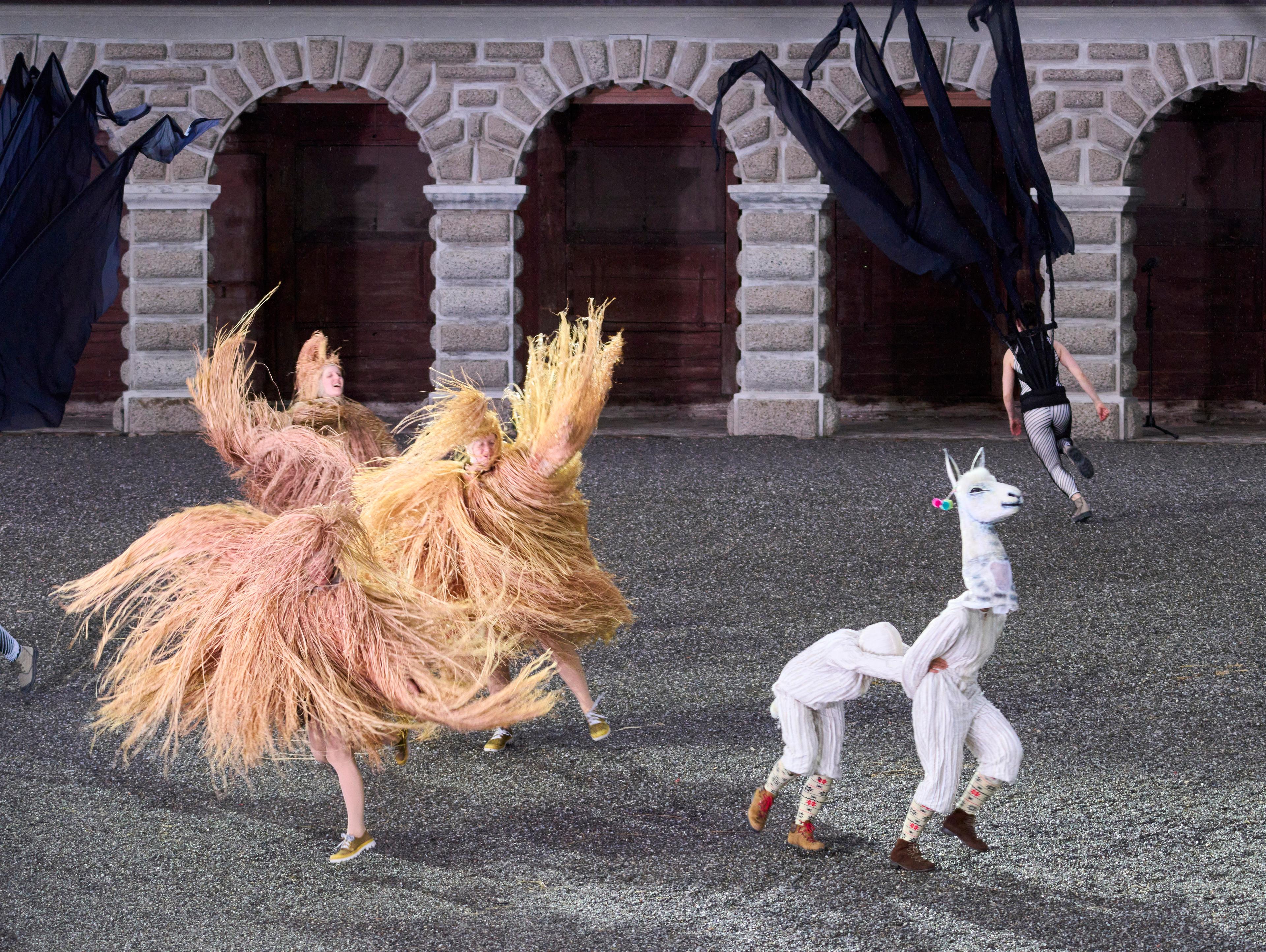 Buntes Spektakel: Das Welttheater Einsiedeln. Foto Emanuel Ammon, Luzern