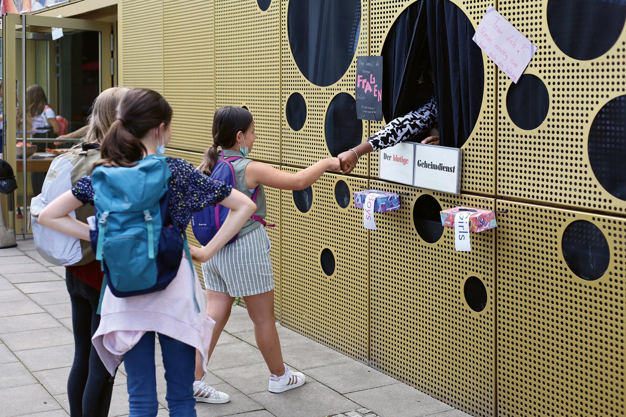 Der Tag, an dem ich meine Binde in den Dünen vergrub (2020), Foto: Carmen Fahlbusch