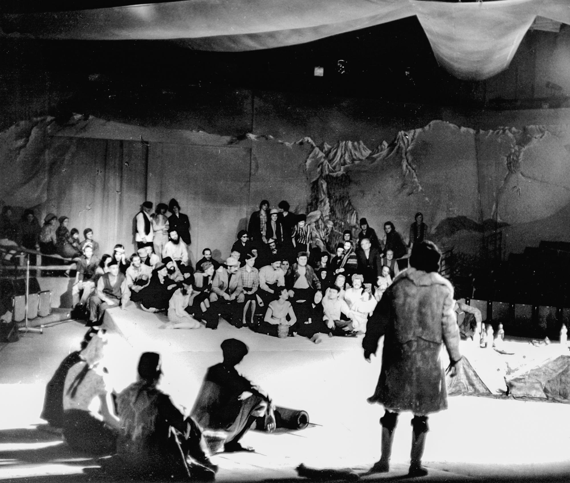 Der kaukasische Kreidekreis (1978) im Kleinen Saal der Stadthalle