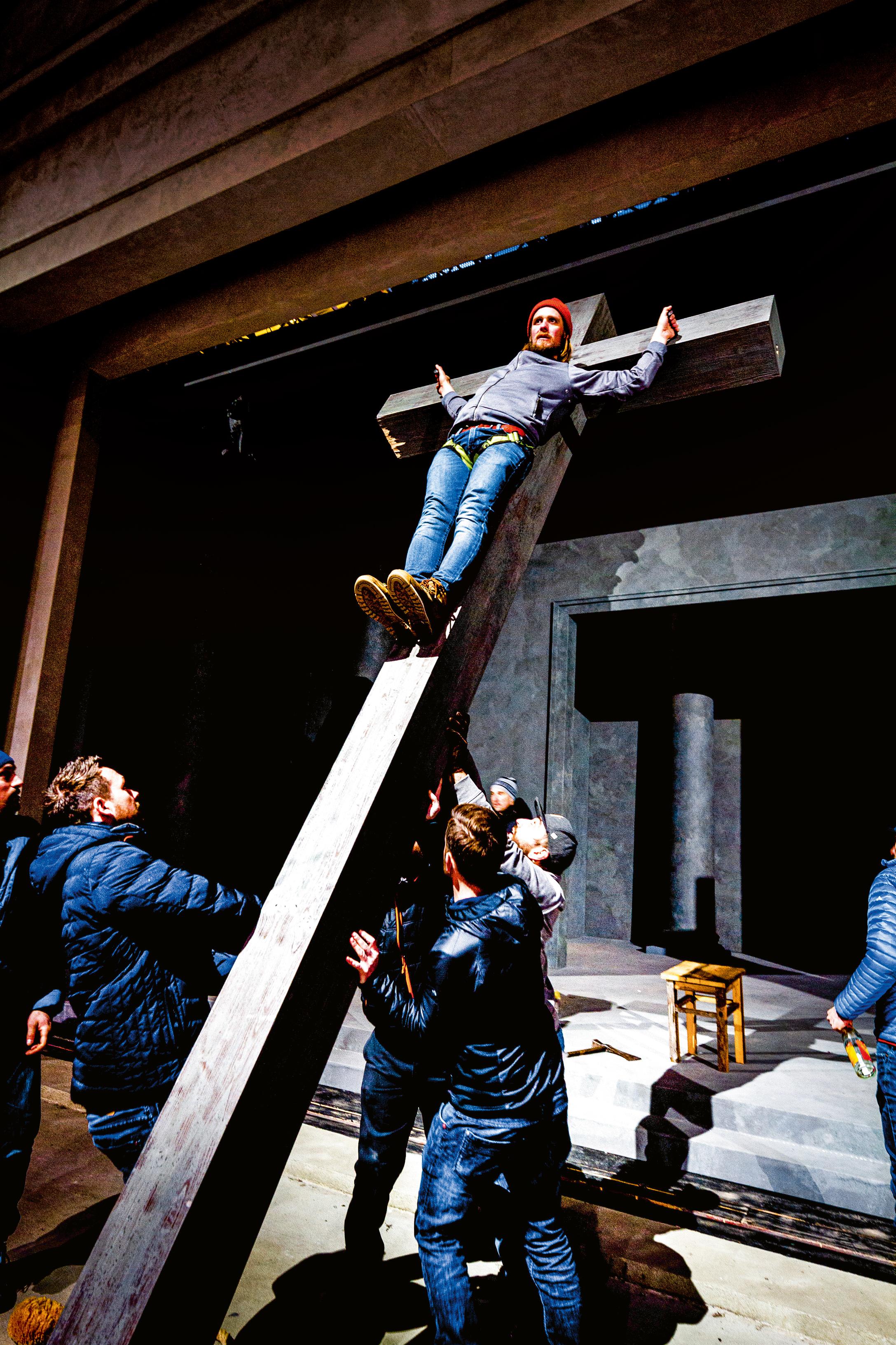 Blick hinter die Kulissen: Probe der Kreuzigung in Oberammergau. Foto Sebastian Schulte