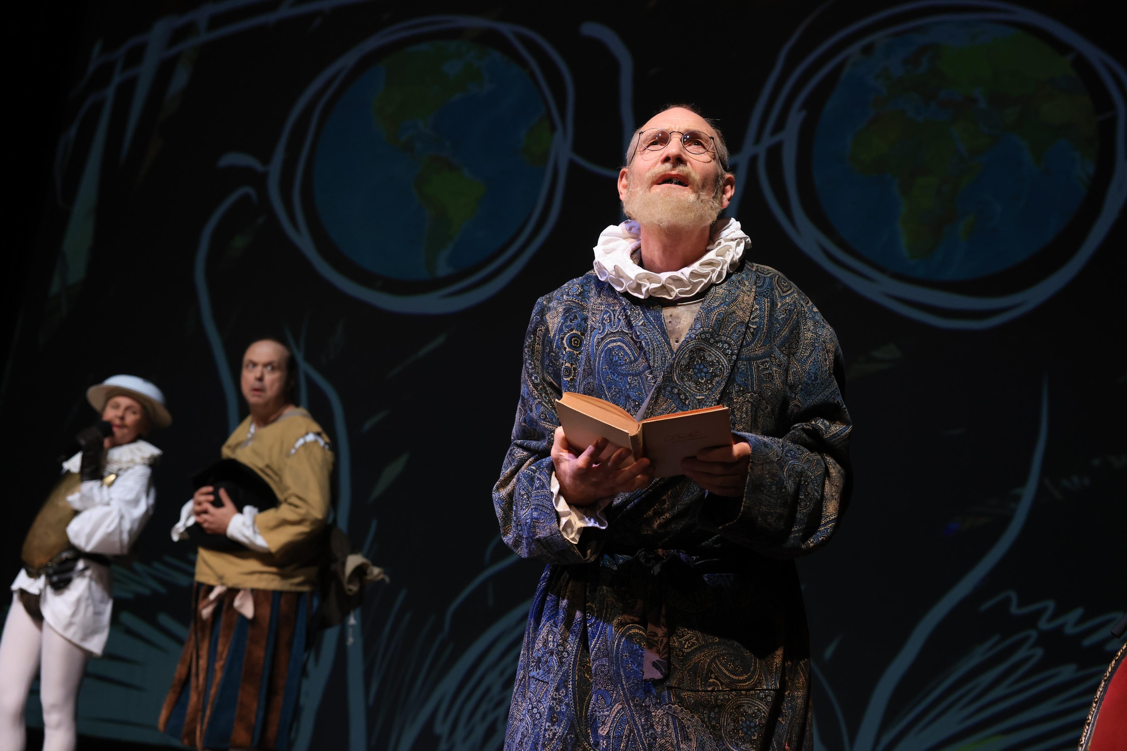„Don Quijote“ in der Regie von Elina Finkel, Illustrationen und Kostüme Olesia Golovach beim FestSpiel „Werkstatt Theater" an der Neuen Bühne Senftenberg. Foto Steffen Rasche