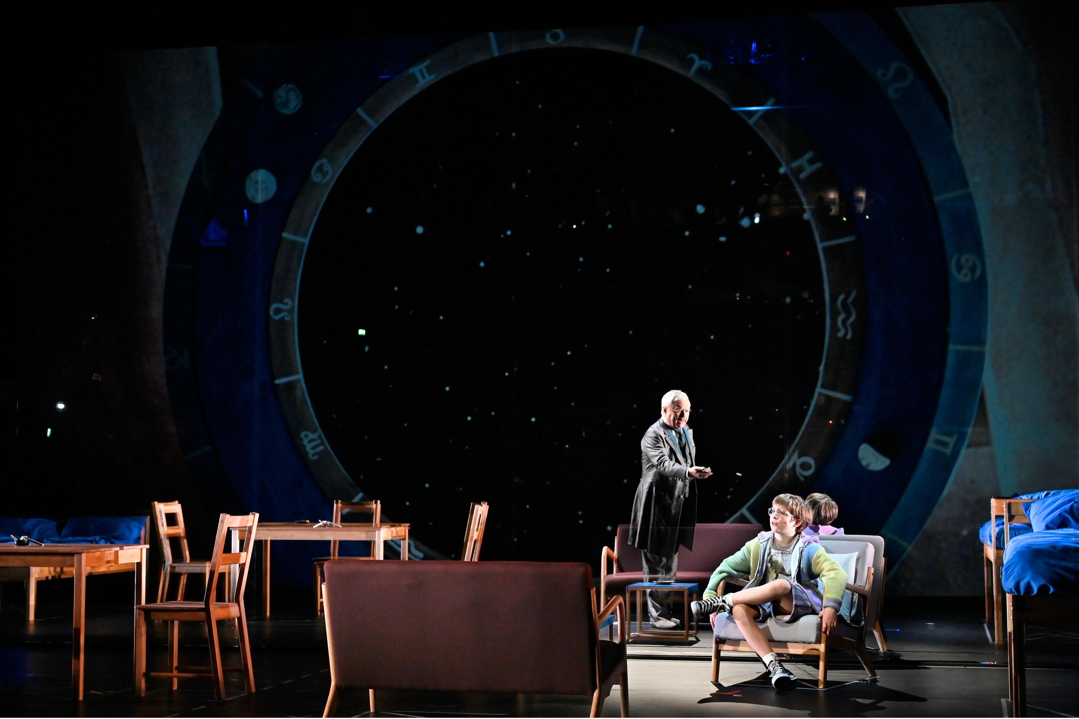 Reinhard Mahlberg und Samuel Santangelo in „Die Erziehung des Rudolf Steiner“. Foto Thomas Aurin