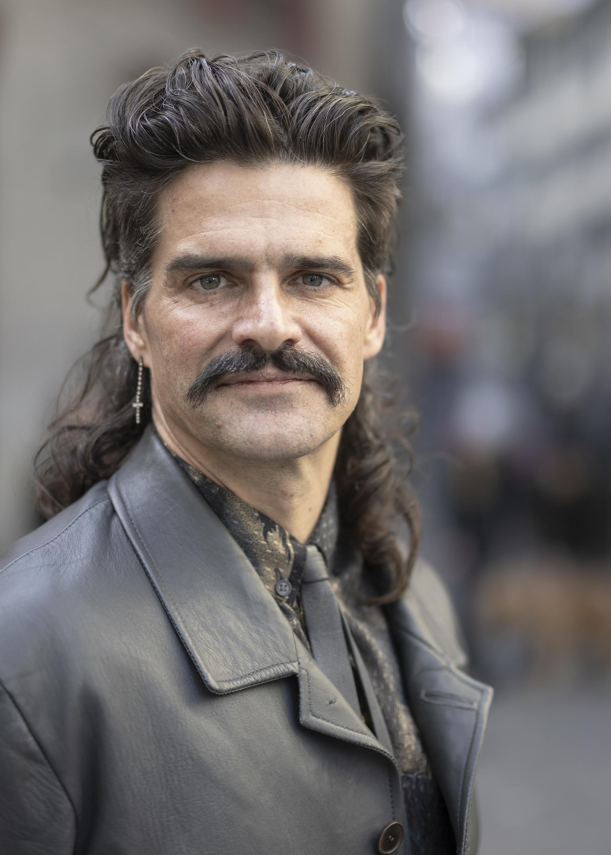 Der Westschweizer Autor, Übersetzer und Regisseur Mathieu Bertholet übernimmt ab der Spielzeit 2025/26 die Leitung am Theater Neumarkt in Zürich