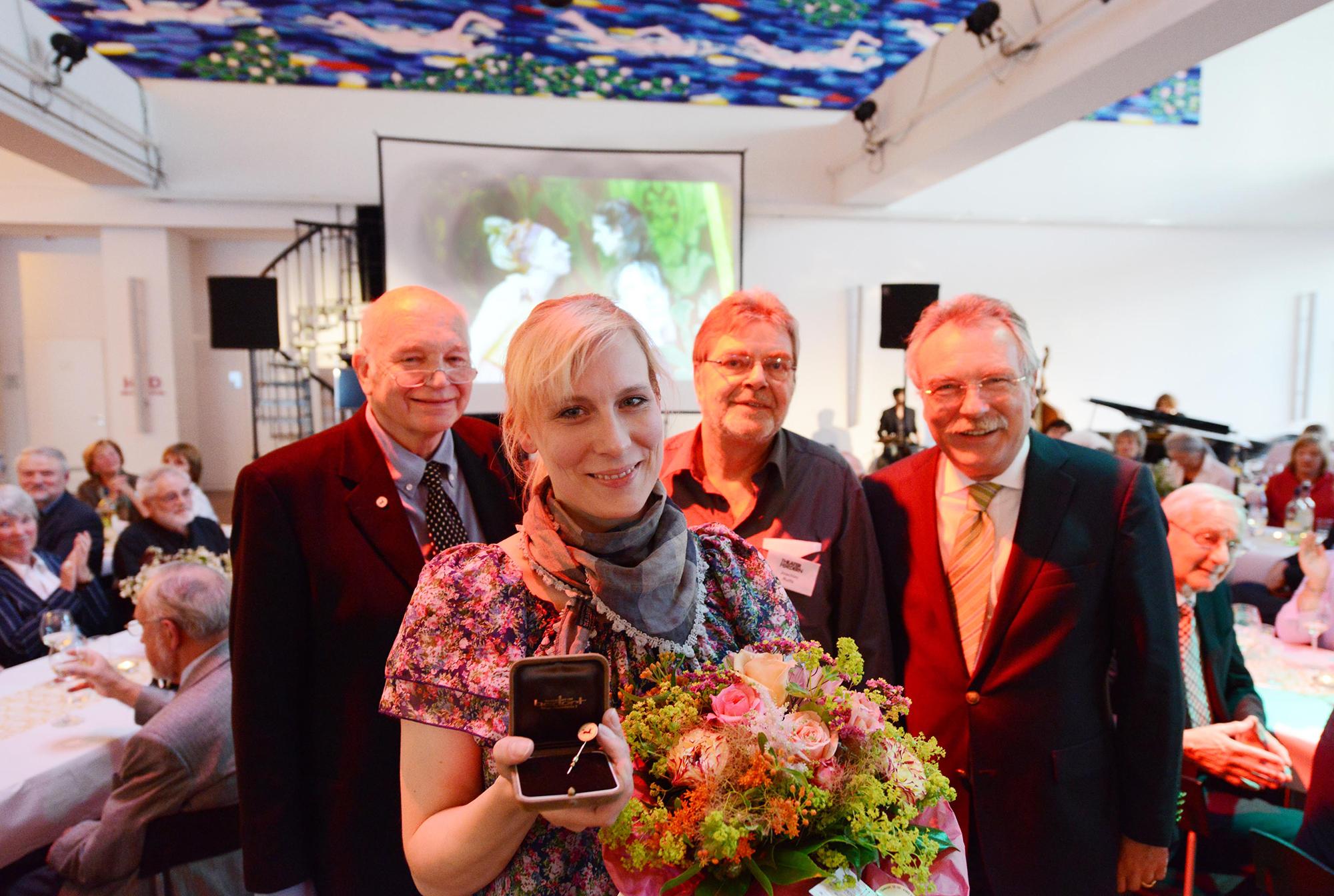 Verleihung des Förderpreises 2012 an Linda Riebau mit (v. l. n. r.) Vorsitzendem Karlhans Pfleiderer (1992–2012), Joachim Rulfs und Hans-Heinrich Grosse-Brockhoff