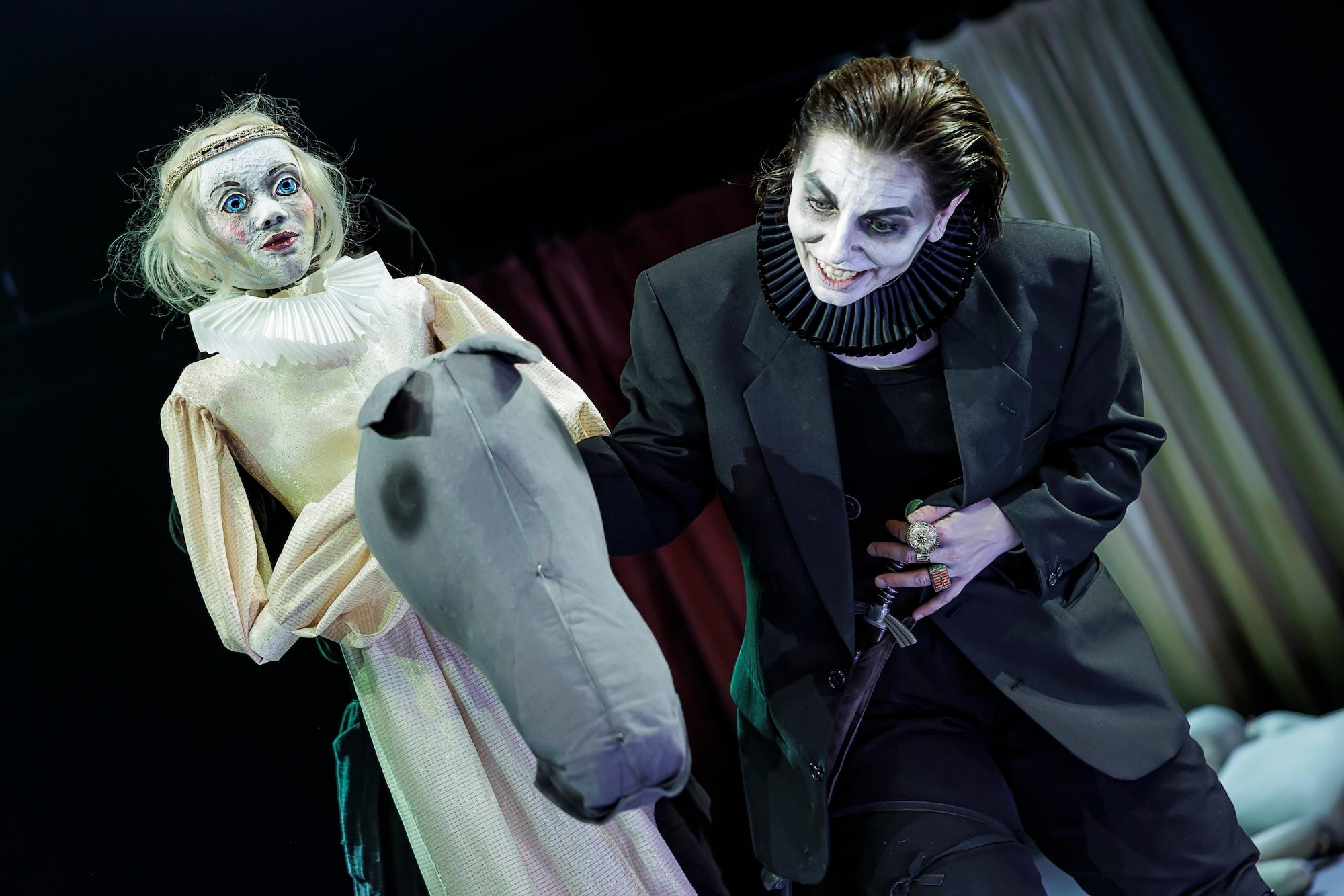 „Richard III“ nach William Shakespeare in einer Inszenierung von Dirk Löschner vom Theater Plauen-Zwickau. 