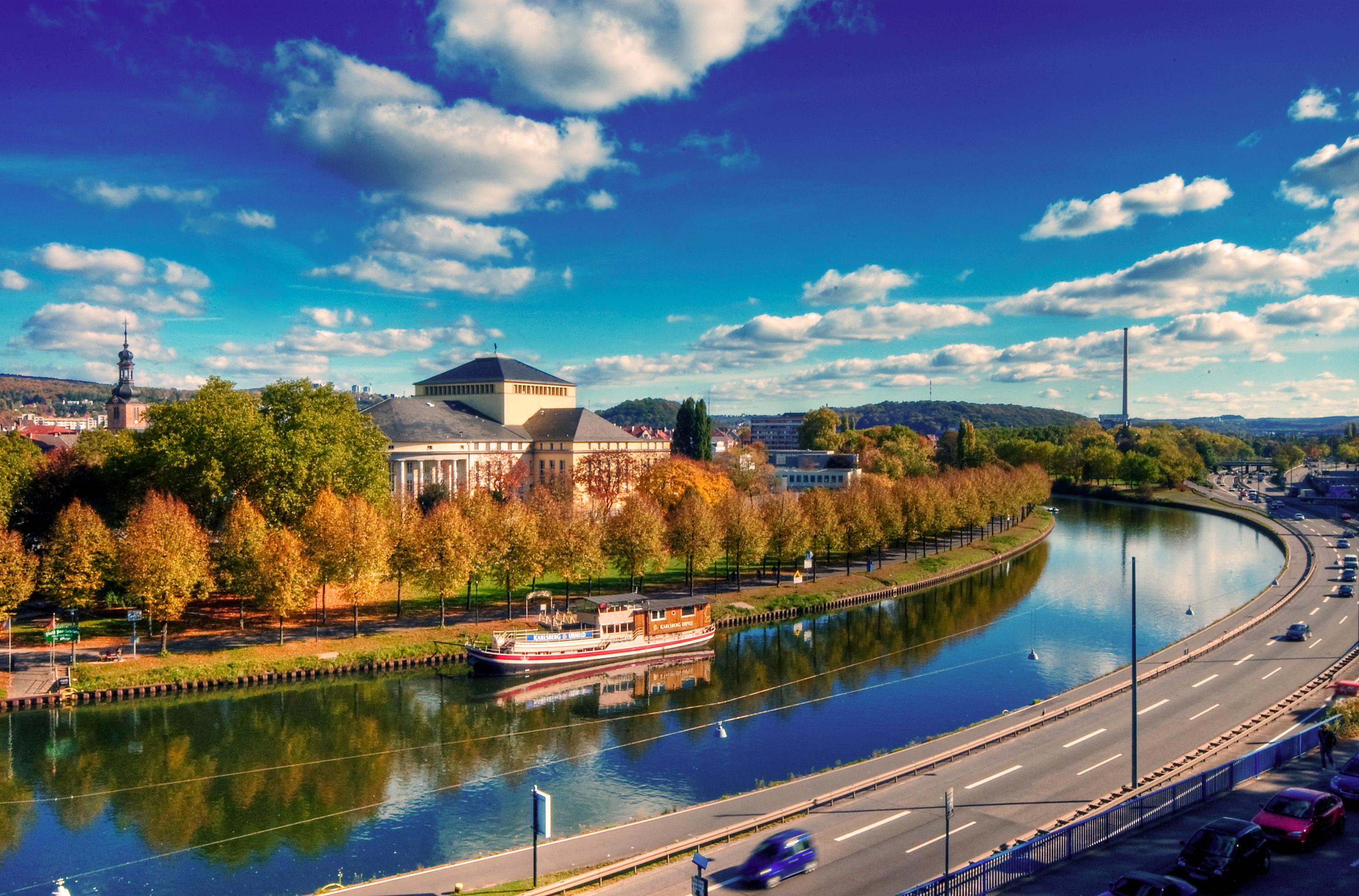 Klick here for a large view!
Saarbrücken, Blick vom Brocken auf Saar und Staatstheater