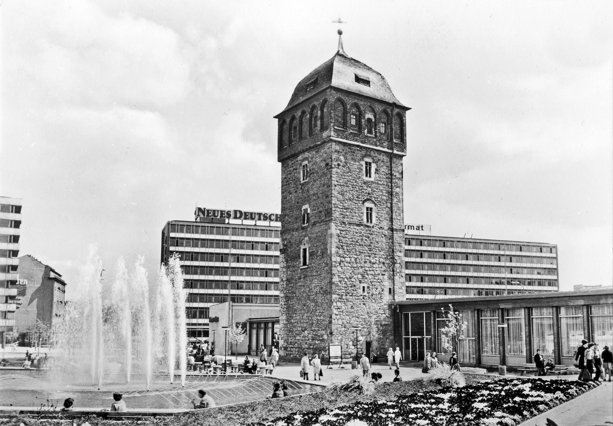 Café am Roten Turm am Stadtzentrum, Karl-Marx-Stadt, Architekt Rudolf Weißer, 1958