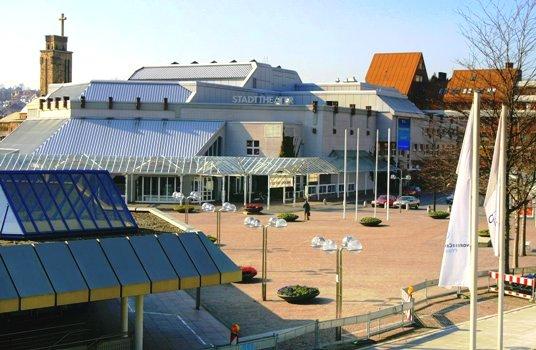 Theater Pforzheim, Blick von der Gernika-Brücke