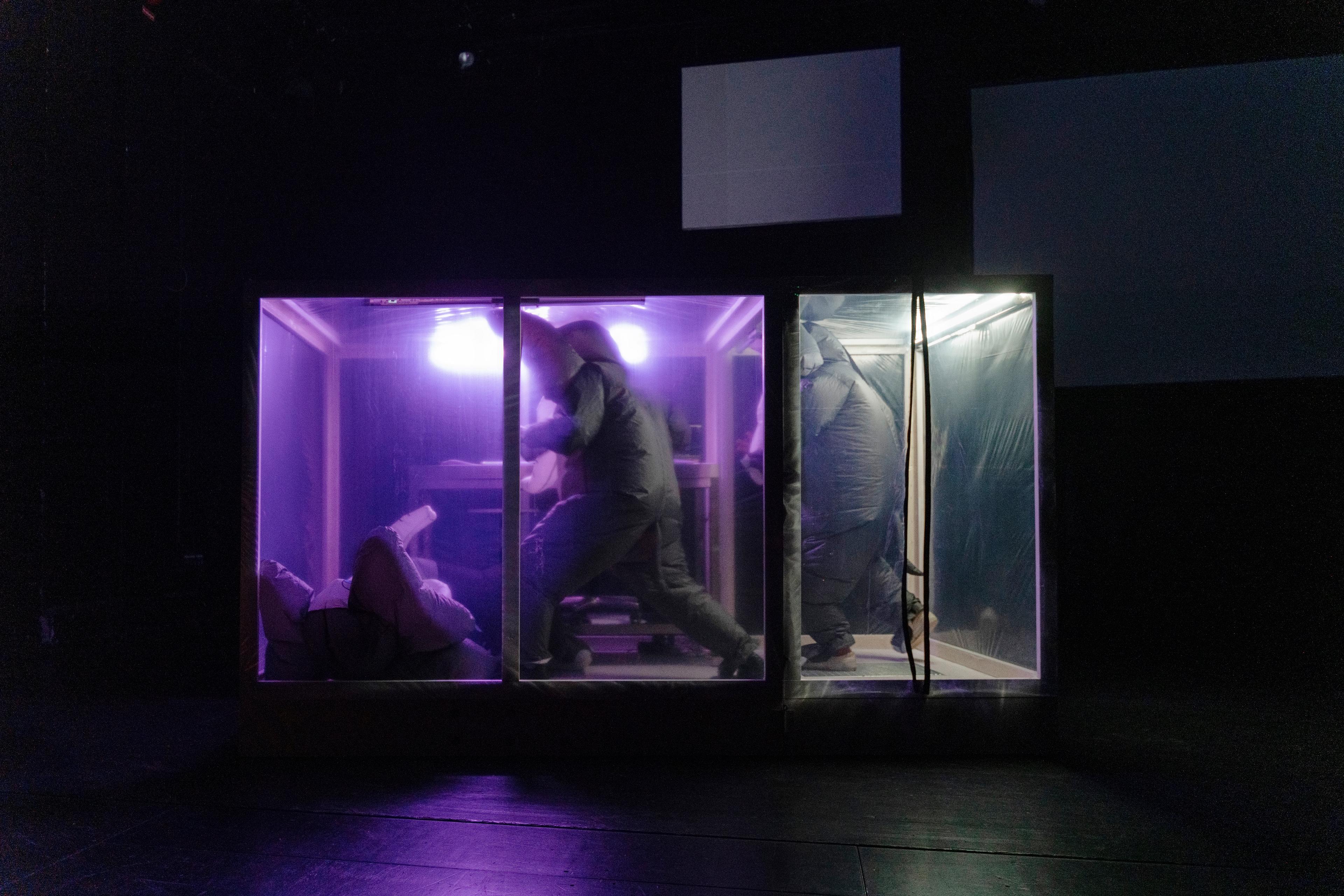 „Hands up“ von Tyler Cunningham und Emilia Dorr am Theater Rampe. Foto Dominique Brewing