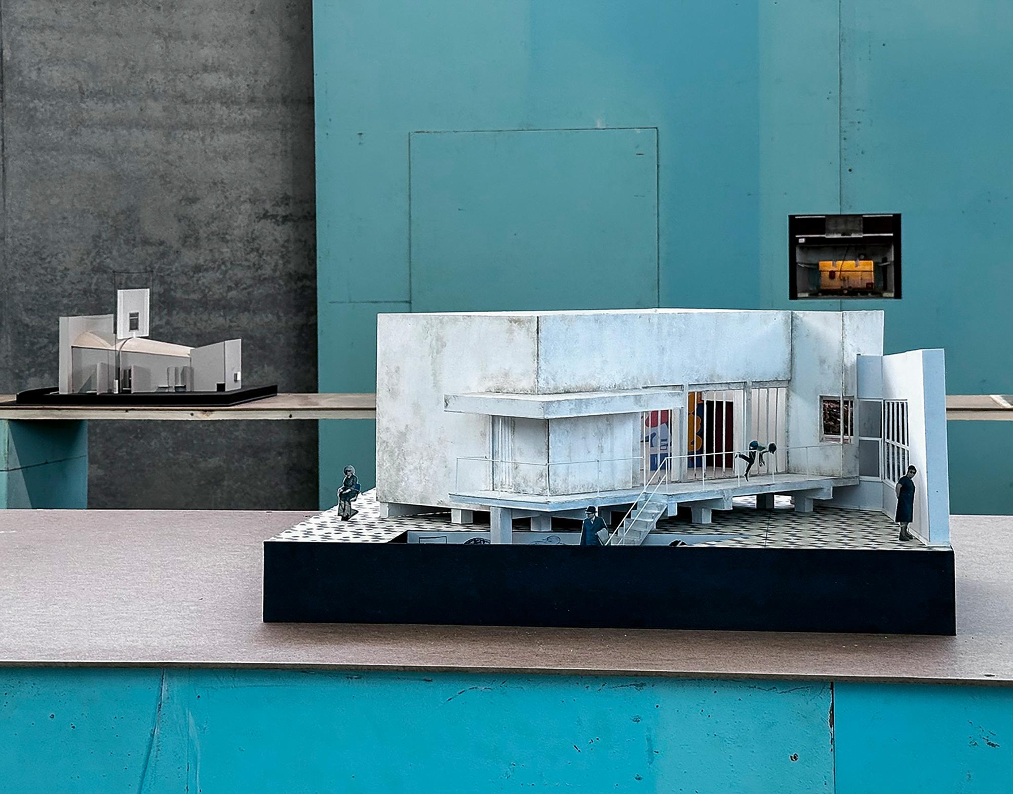 DAS MANSION AM SÜDPOL (EINE IMMOBILIE); M 1:25, 2012 32 x 66 x 65 cm