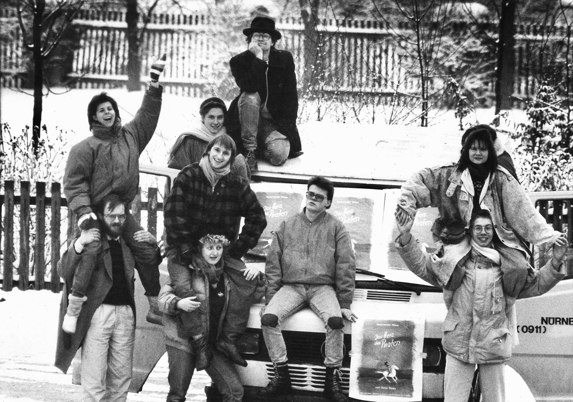 Ensemble 1987, (Antje Schrader, Johann Burger, Tanja Hemm, Jürgen Decke, Christine Janner, Martin Ellrodt, Ernst Schießl, Regine Oßwald, Christian Schidlowsky), Foto: theater pfütze (Archiv)