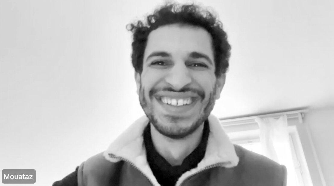Mouataz Alshaltouh und Anna Luise Kiss beim Gespräch. Videoanrufe machen auch Freundschaften über die Distanz möglich.